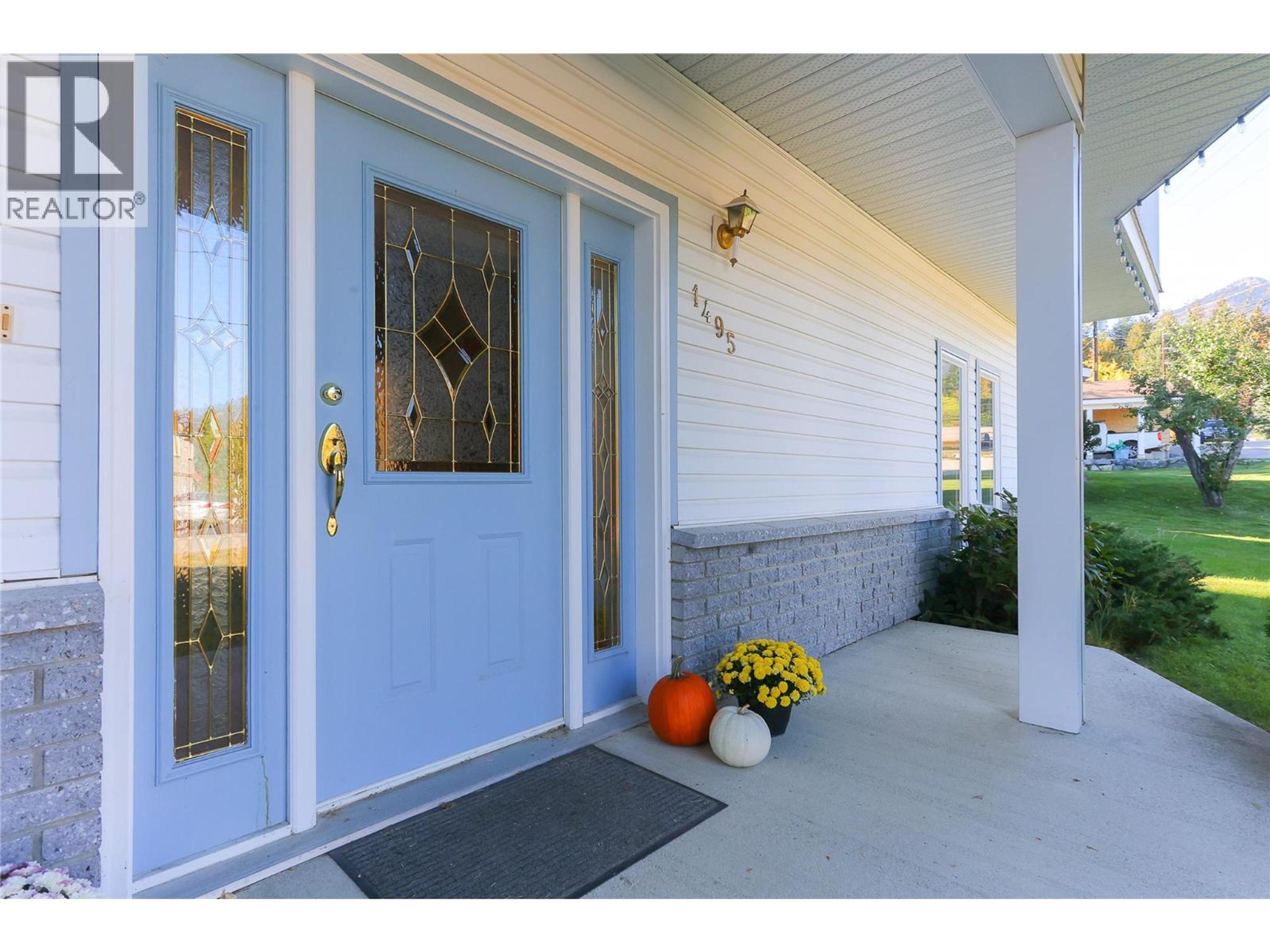 1495 VICTORIA AVENUE - 5