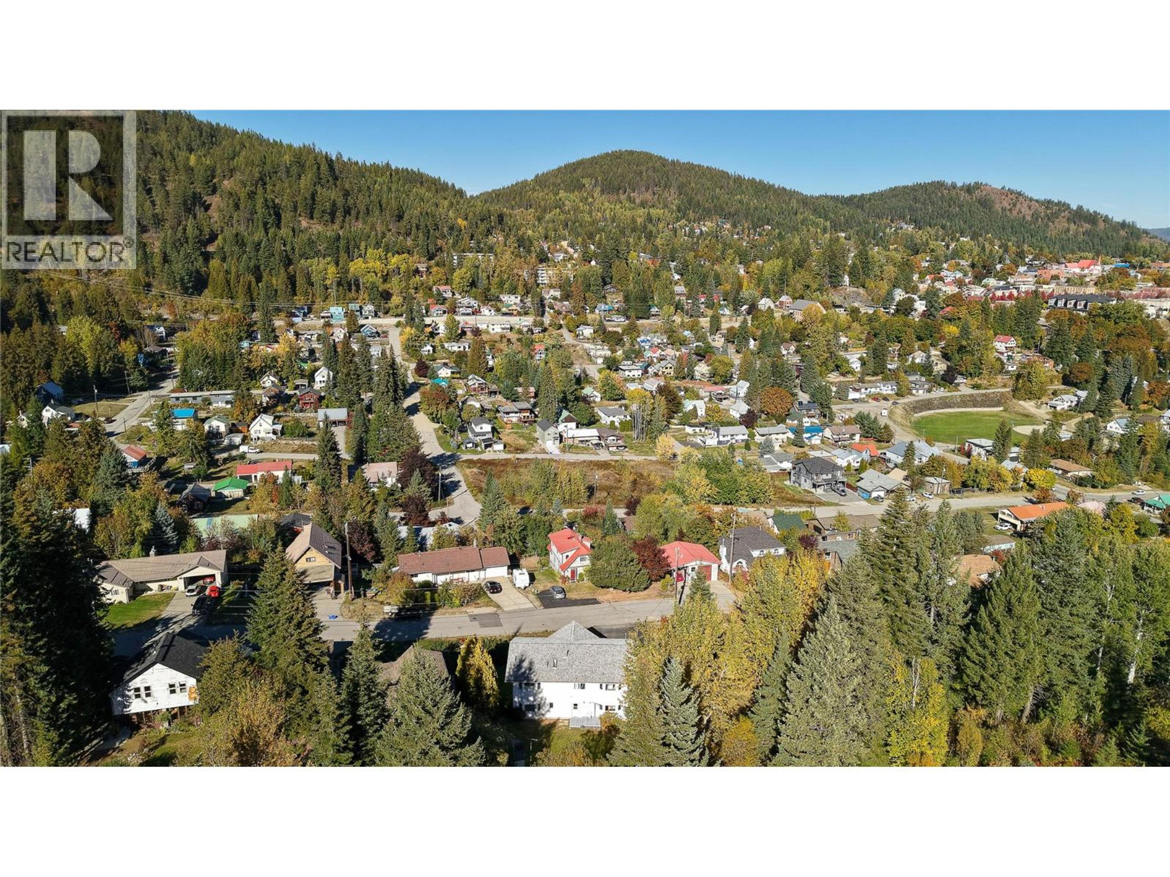 1495 VICTORIA AVENUE - 50