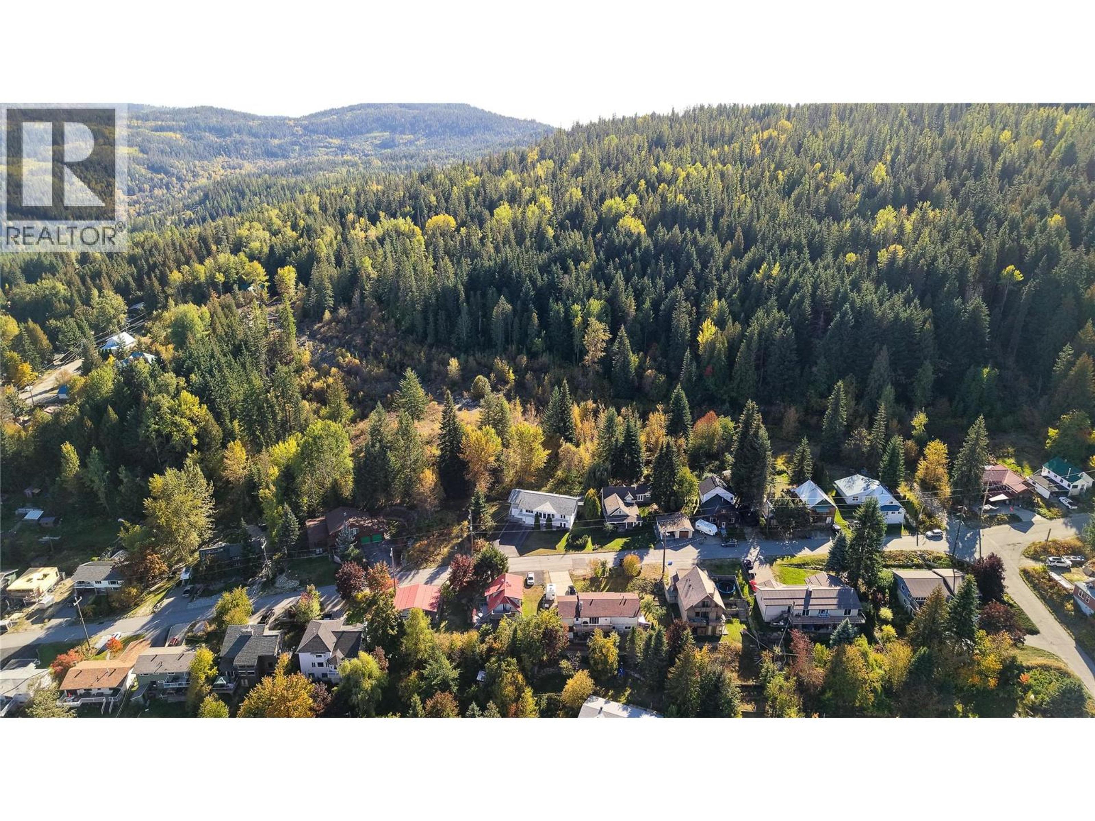 1495 VICTORIA AVENUE - 54