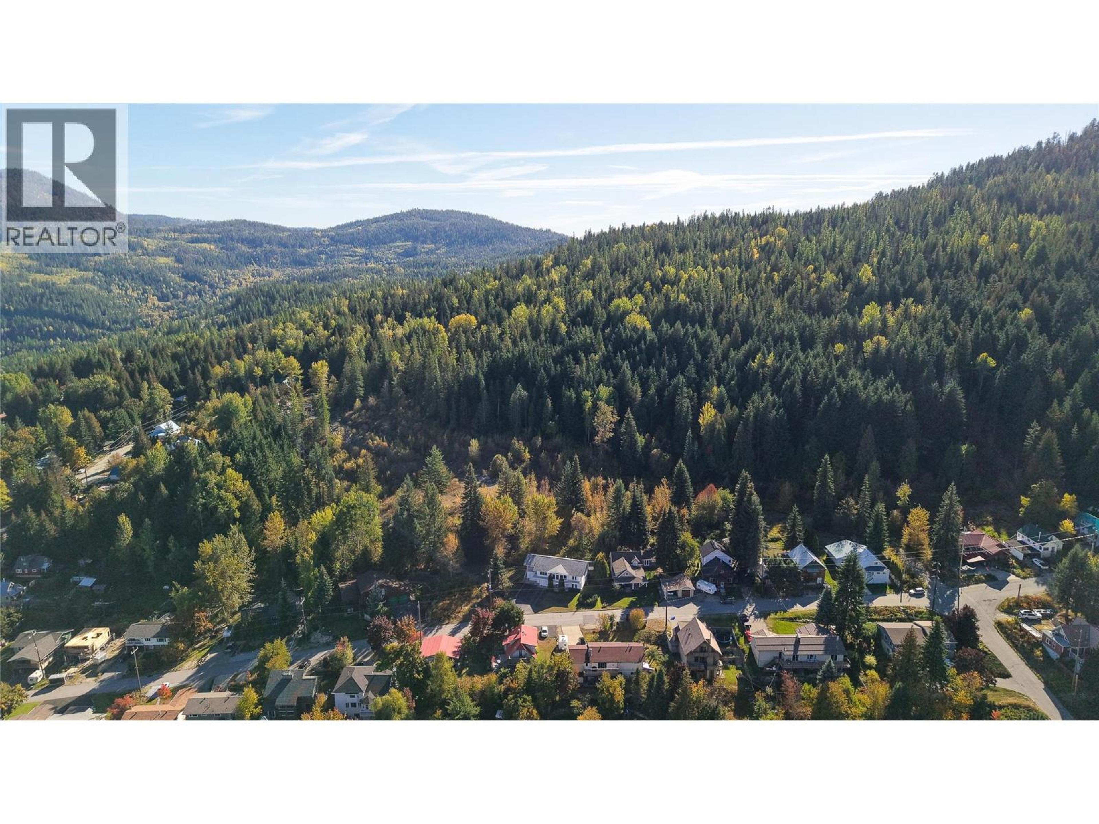 1495 VICTORIA AVENUE - 55