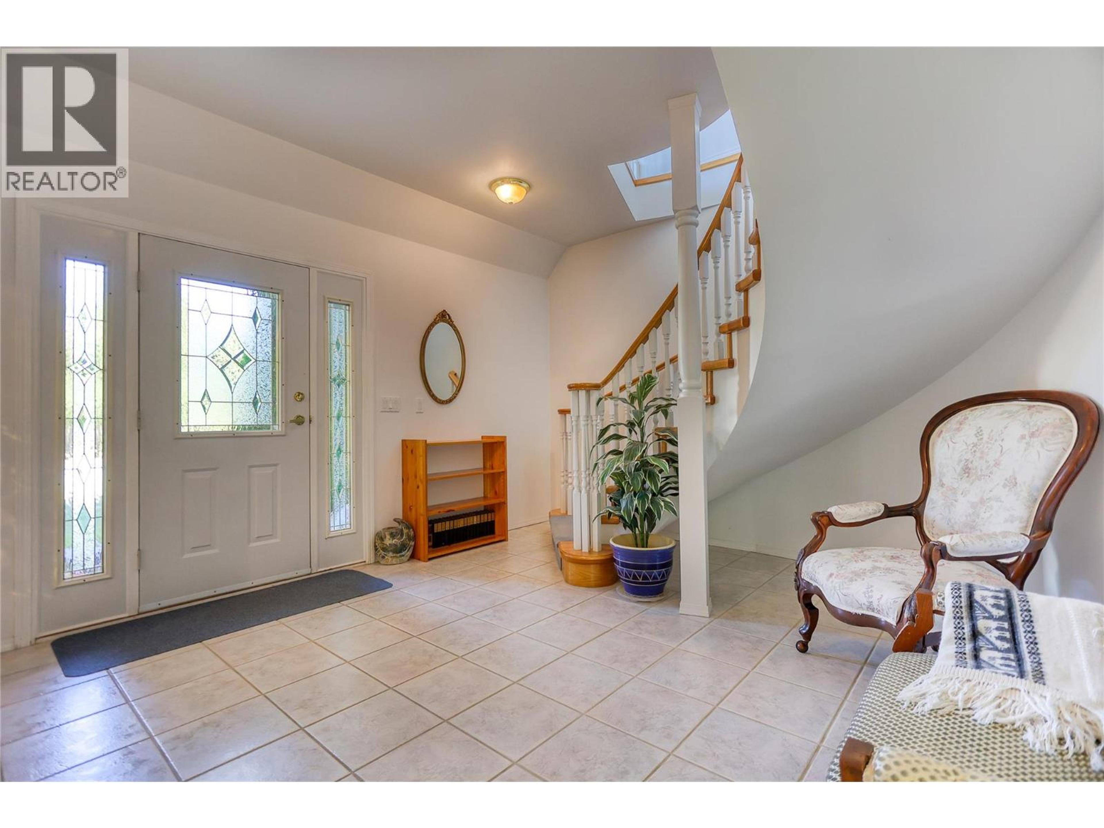 1495 VICTORIA AVENUE - 6