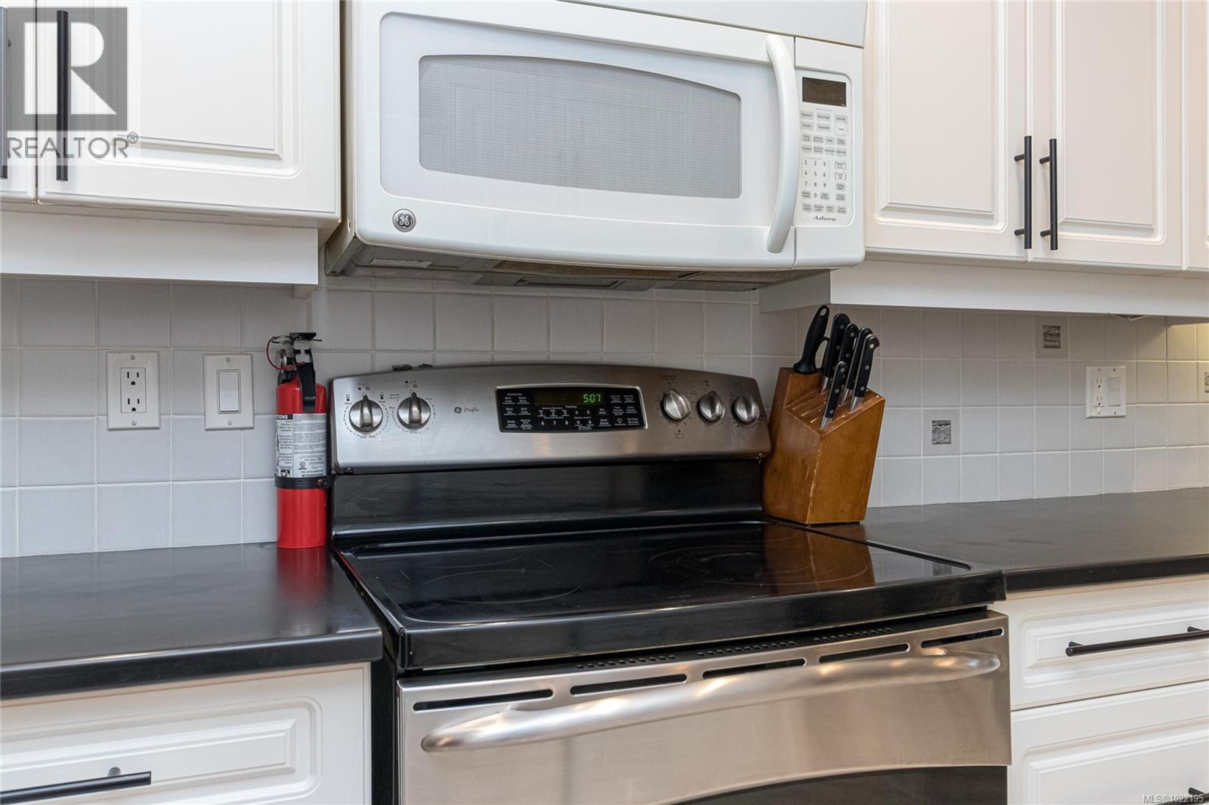 #33 909 ADMIRALS RD - 15