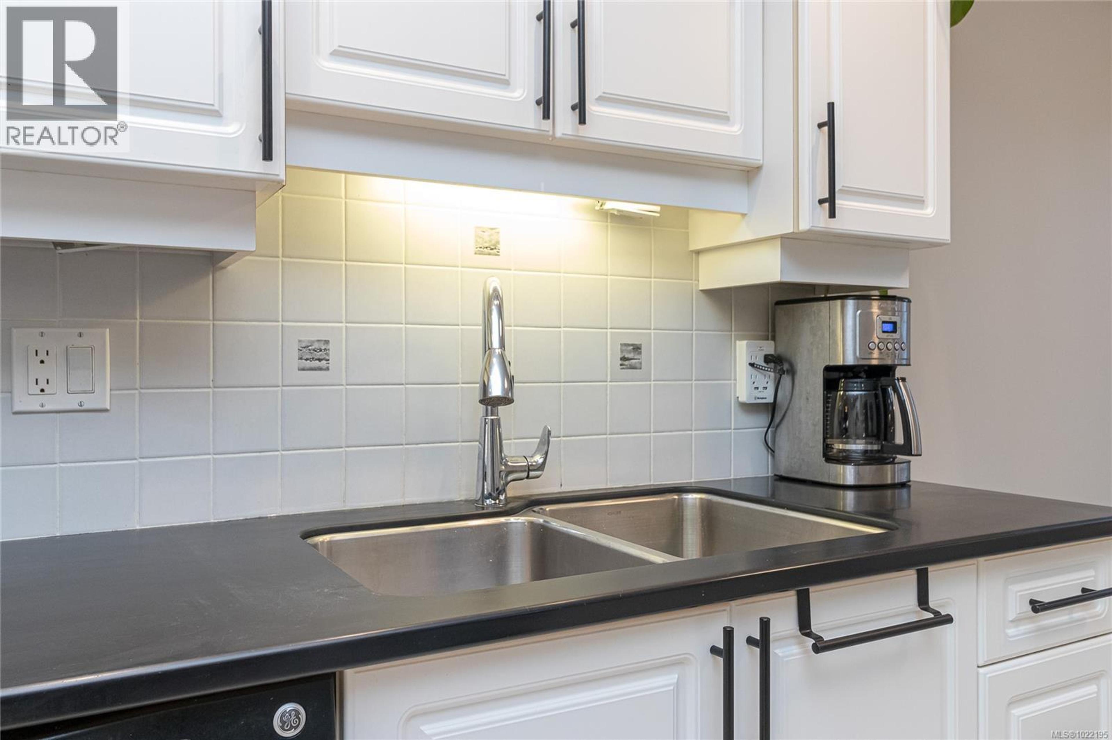 #33 909 ADMIRALS RD - 16