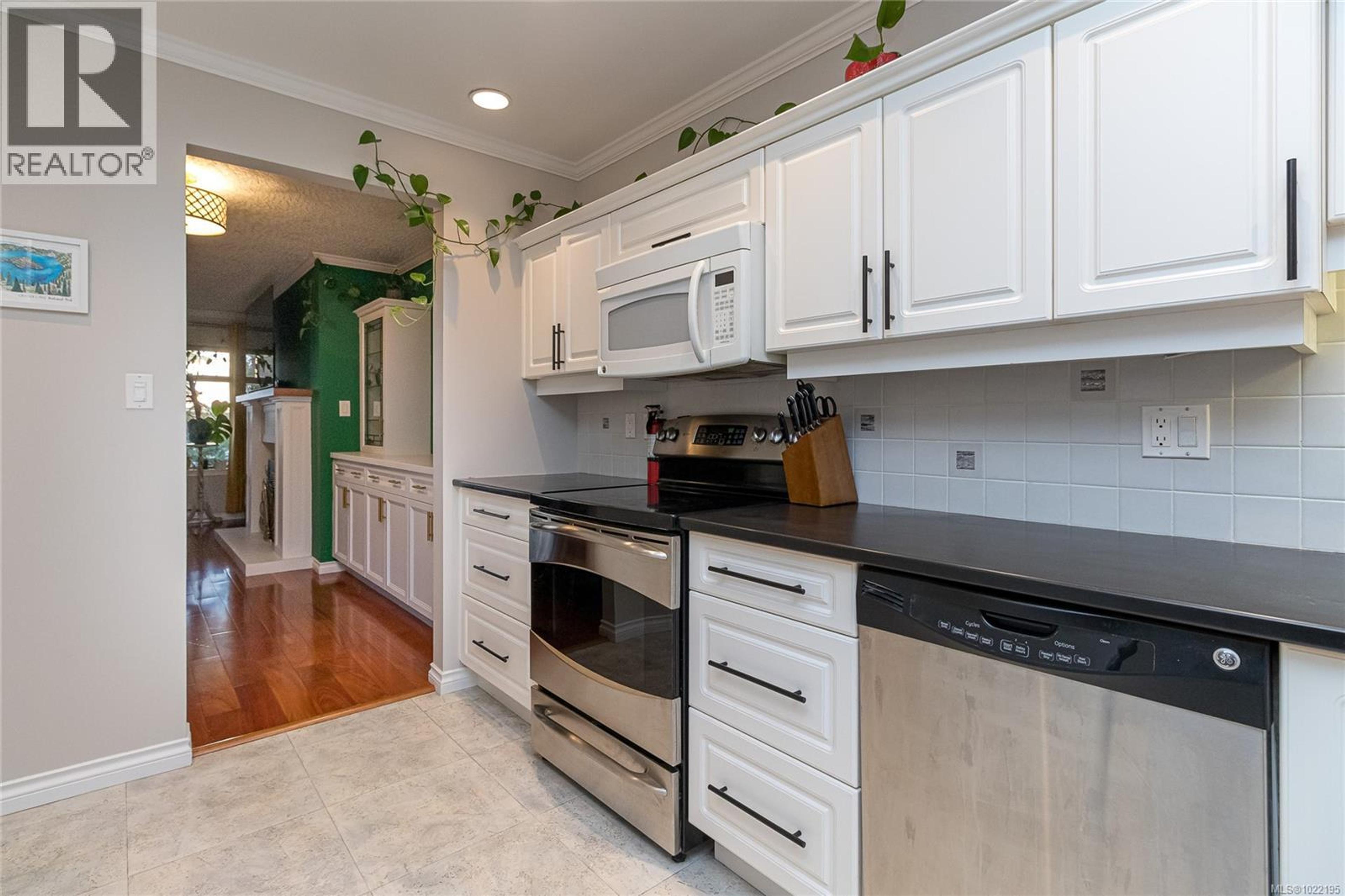 #33 909 ADMIRALS RD - 17