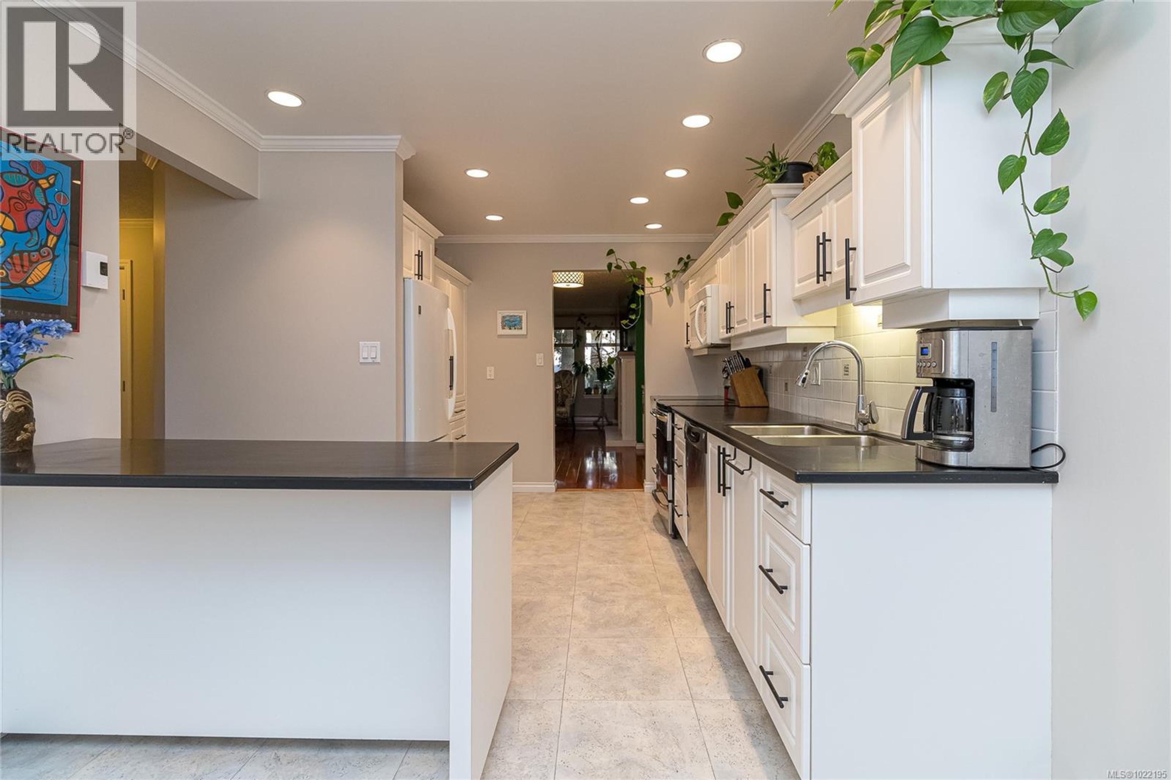 #33 909 ADMIRALS RD - 22