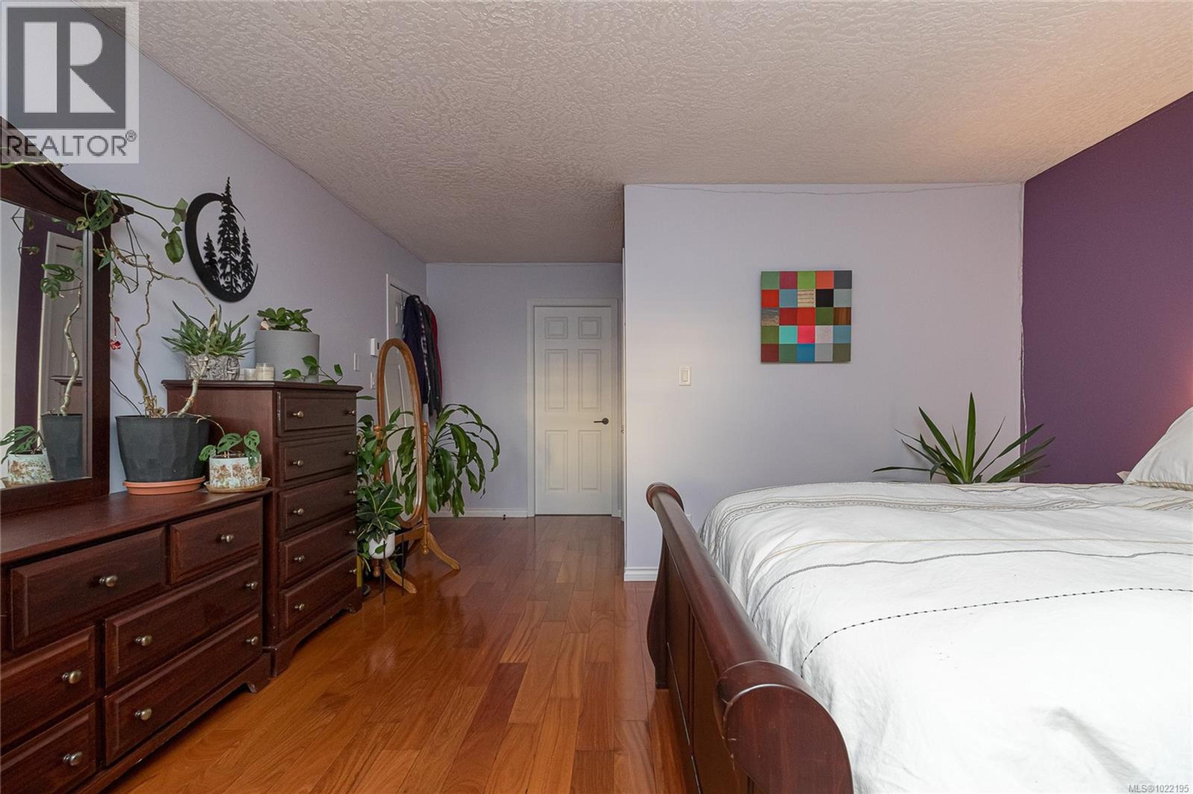 #33 909 ADMIRALS RD - 26