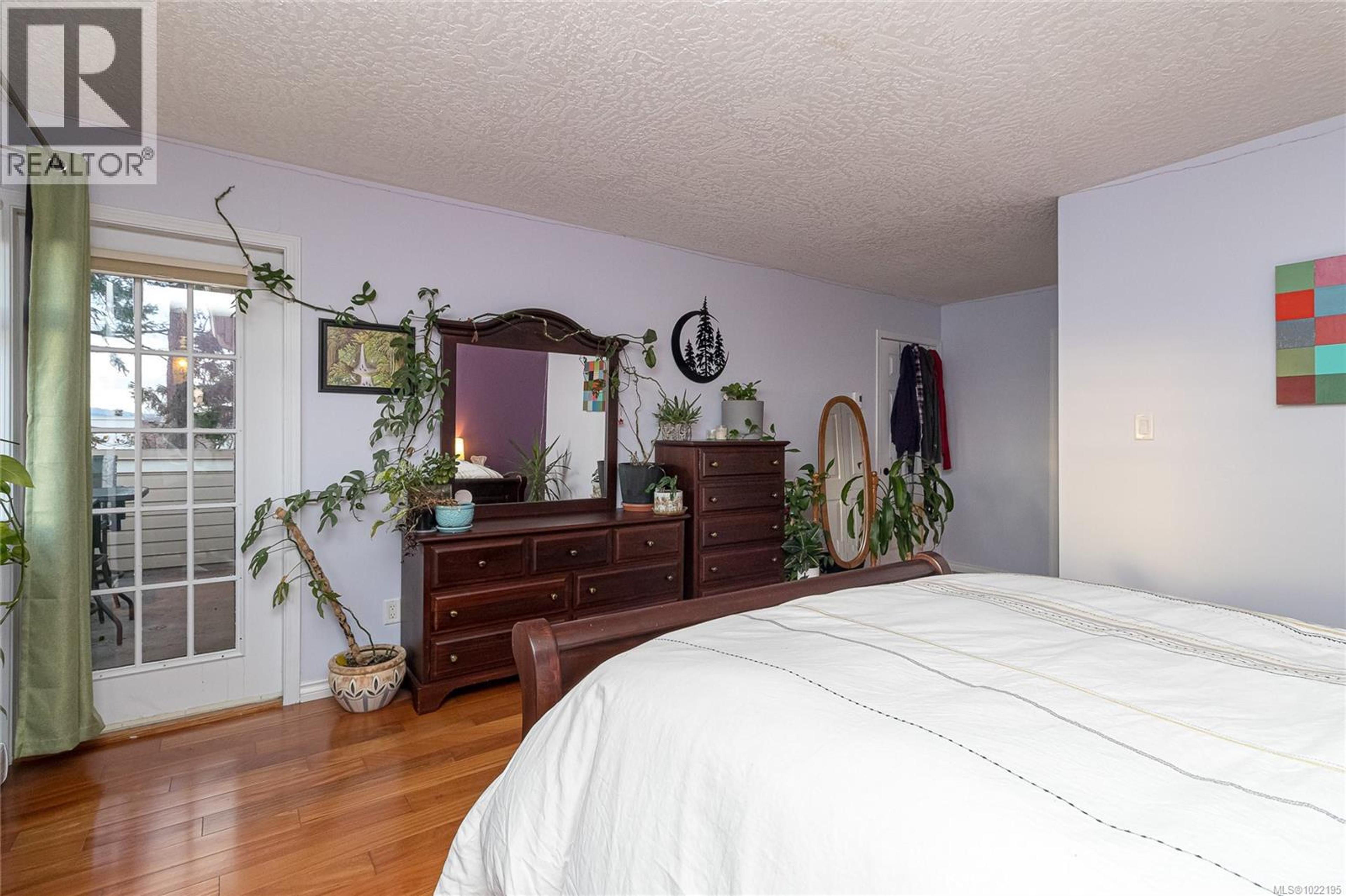 #33 909 ADMIRALS RD - 27