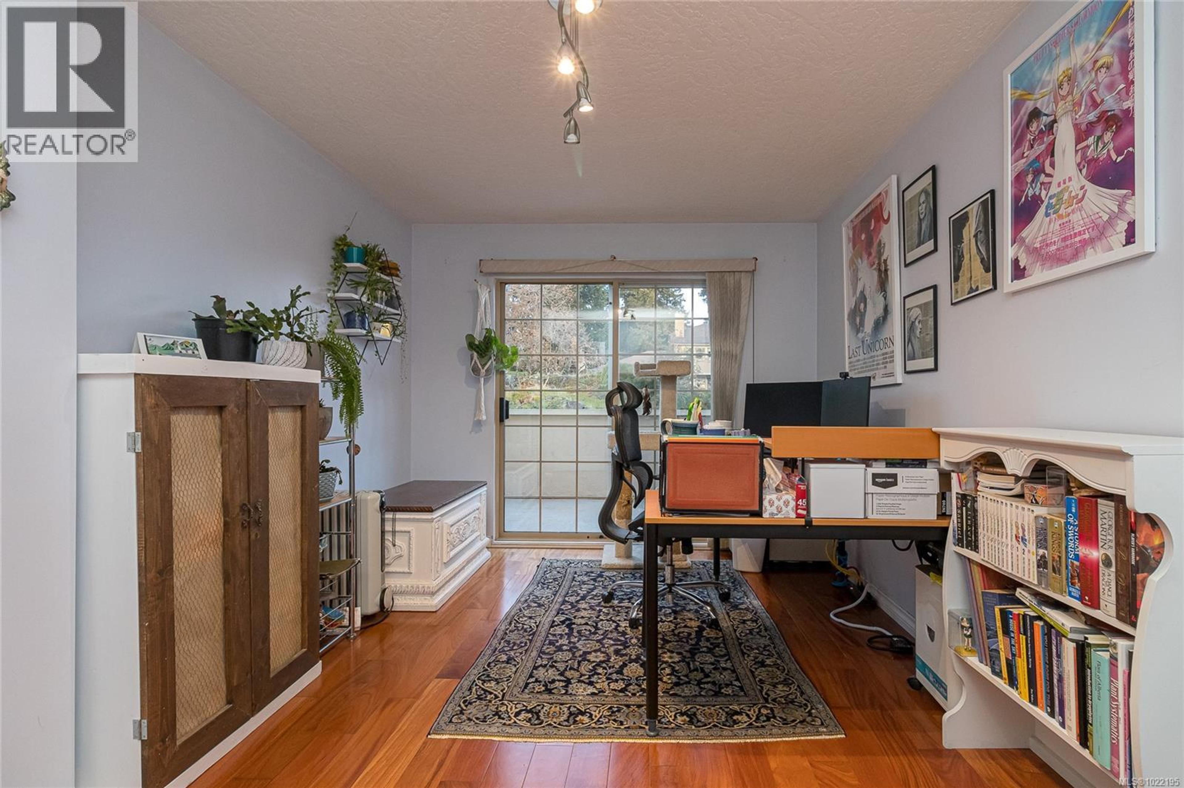 #33 909 ADMIRALS RD - 32