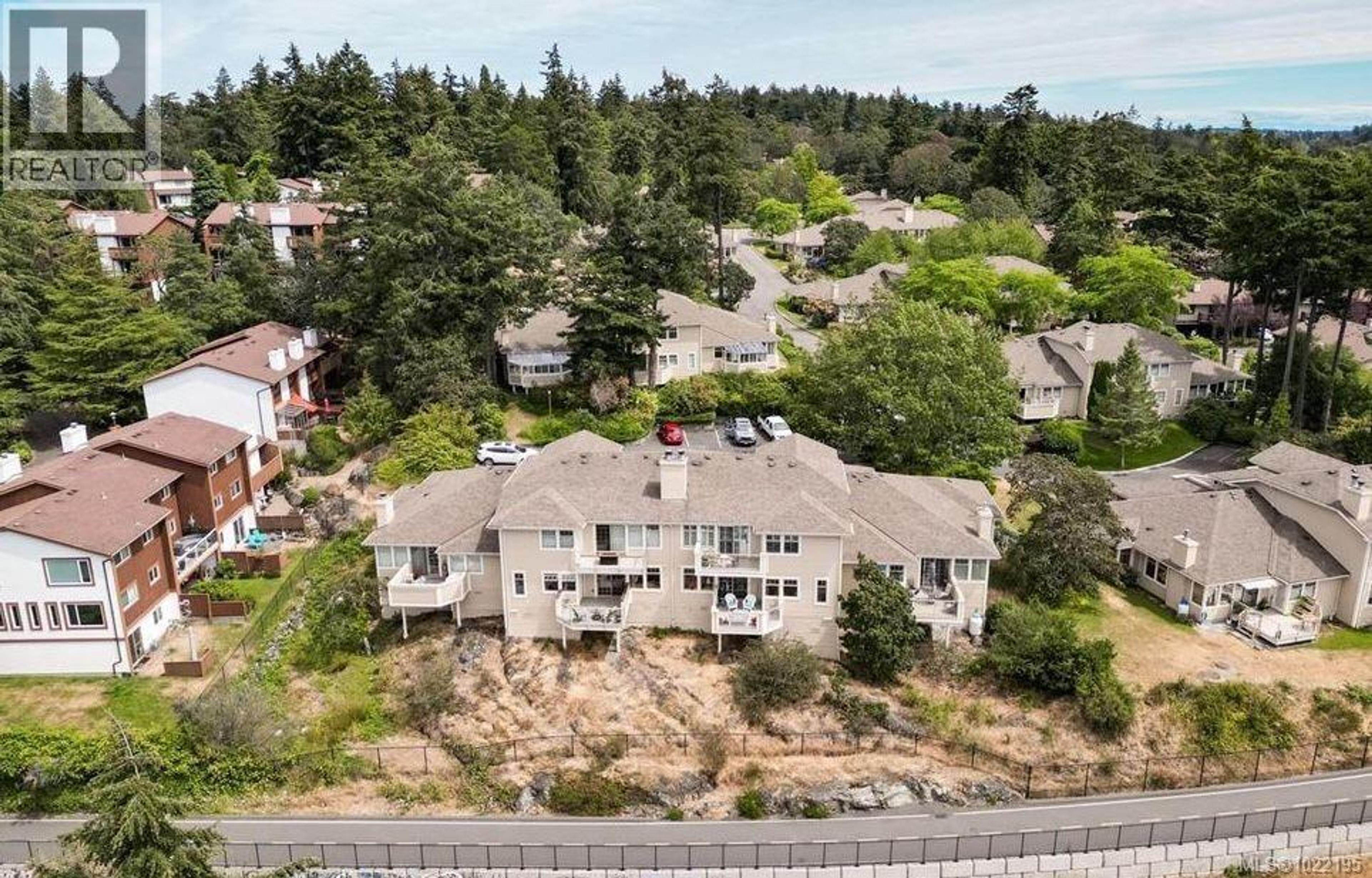 #33 909 ADMIRALS RD - 65