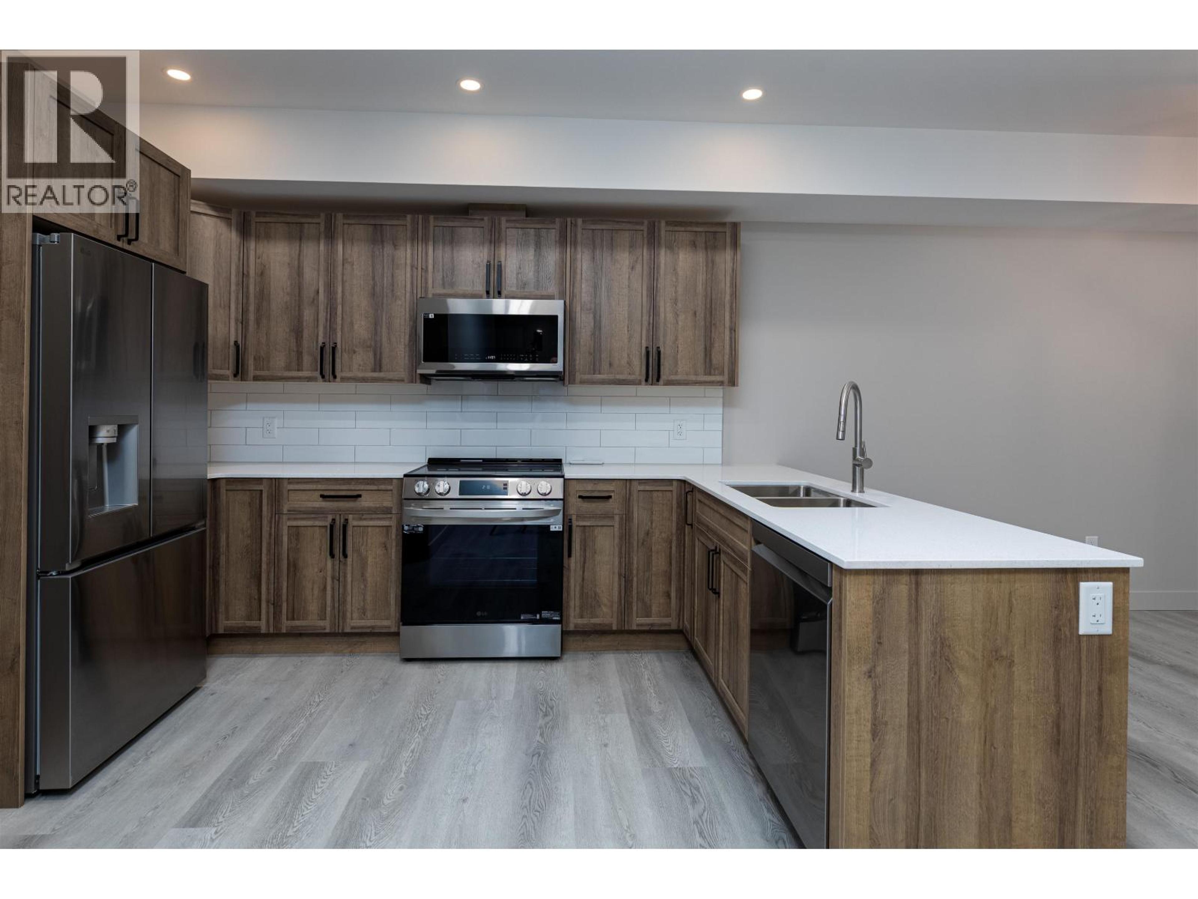 #2 4007 BENNER STREET - 6