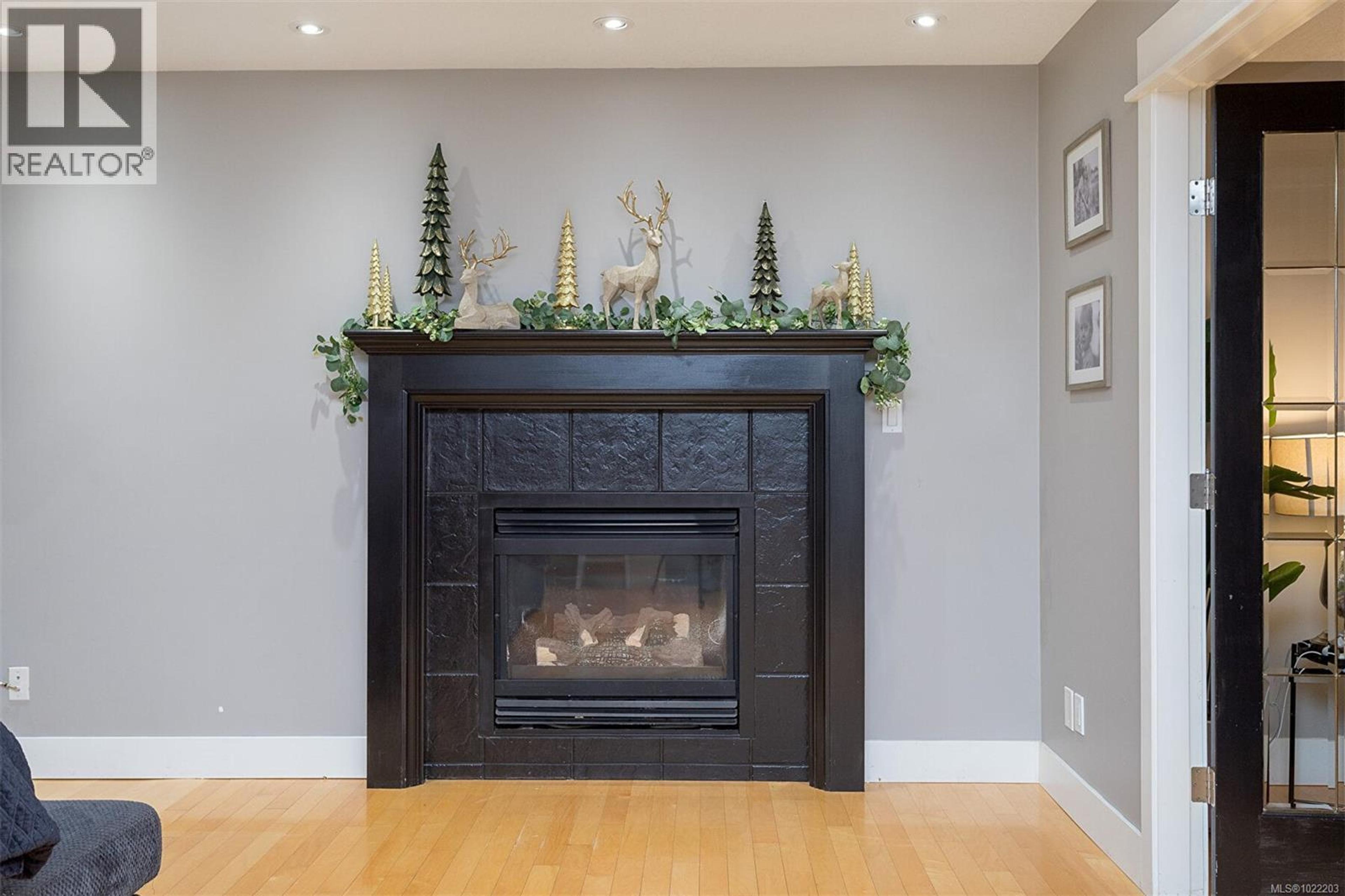 3649 HOLLAND AVE - 8