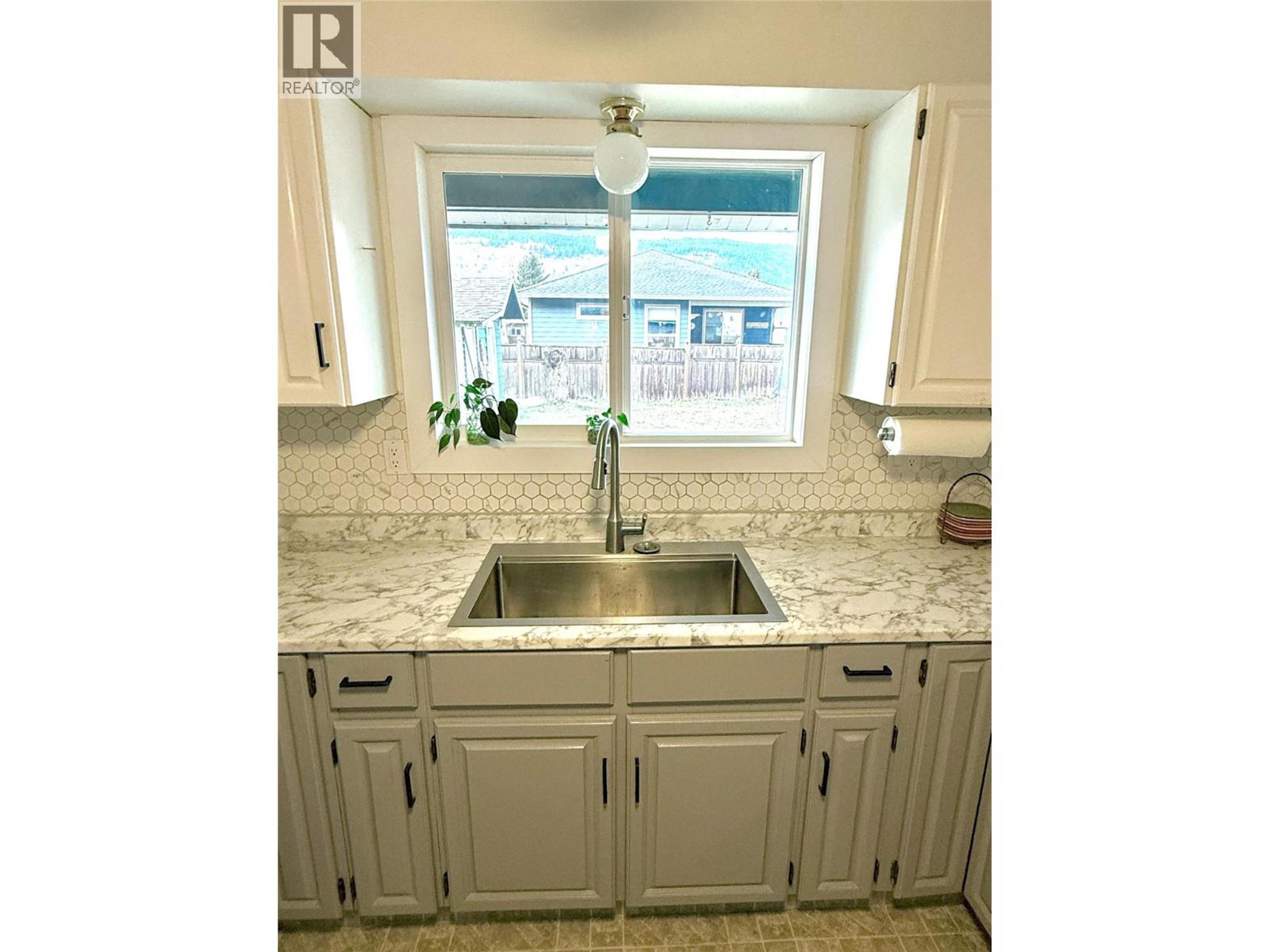 226 BROOKE DRIVE - Image 4