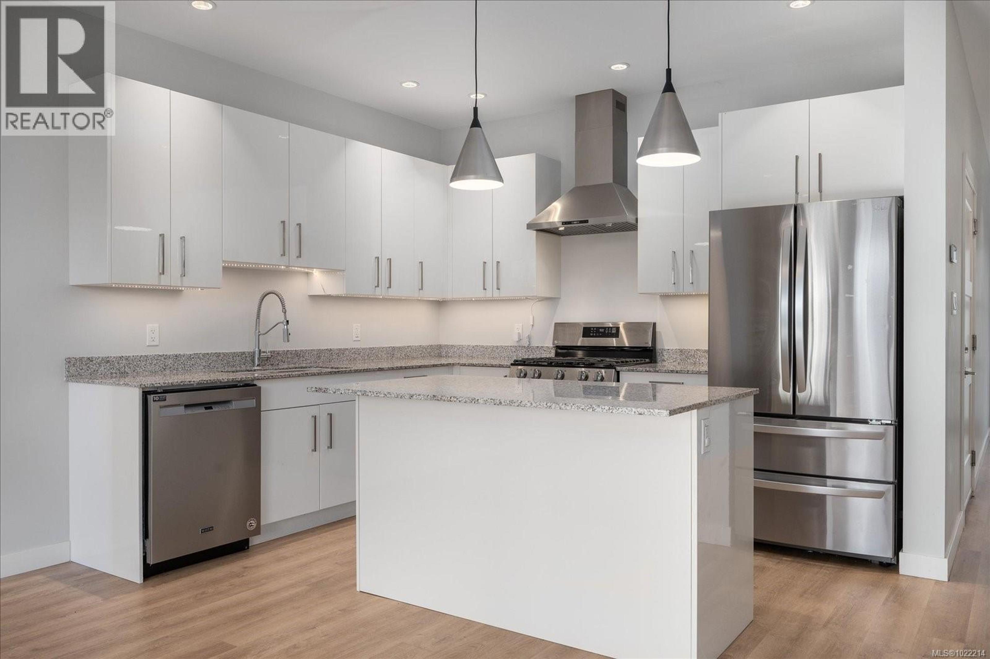 #5 119 MOILLIET ST - Image 2