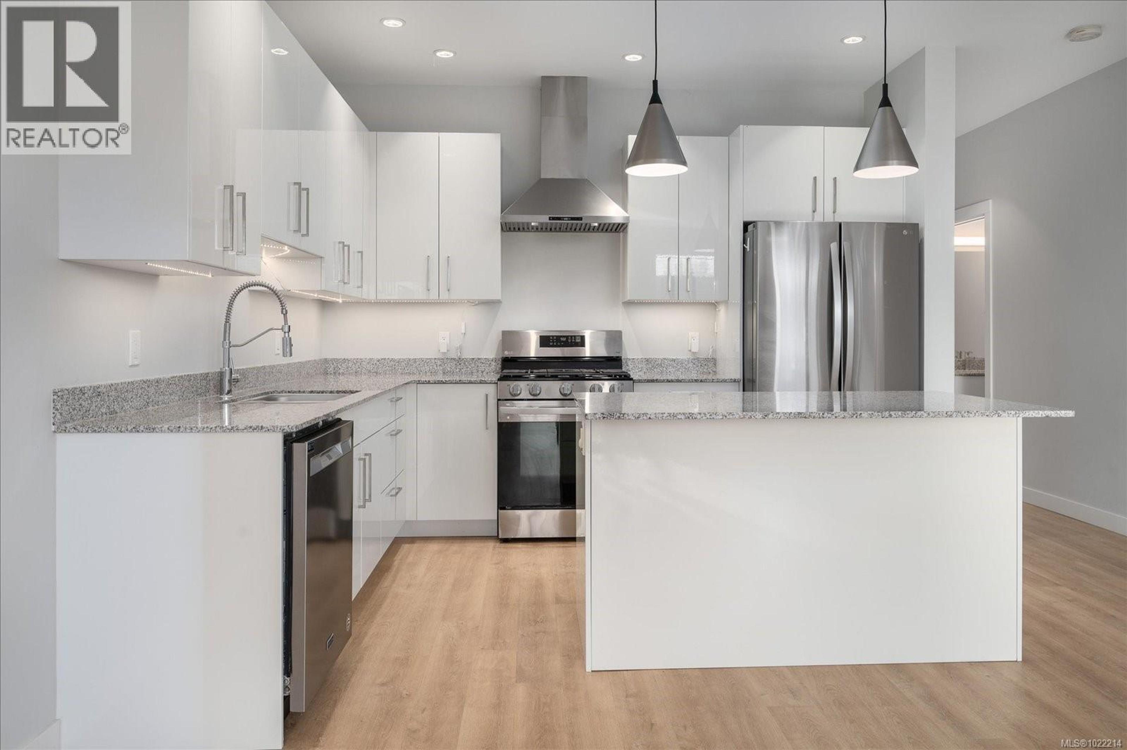 #5 119 MOILLIET ST - 23