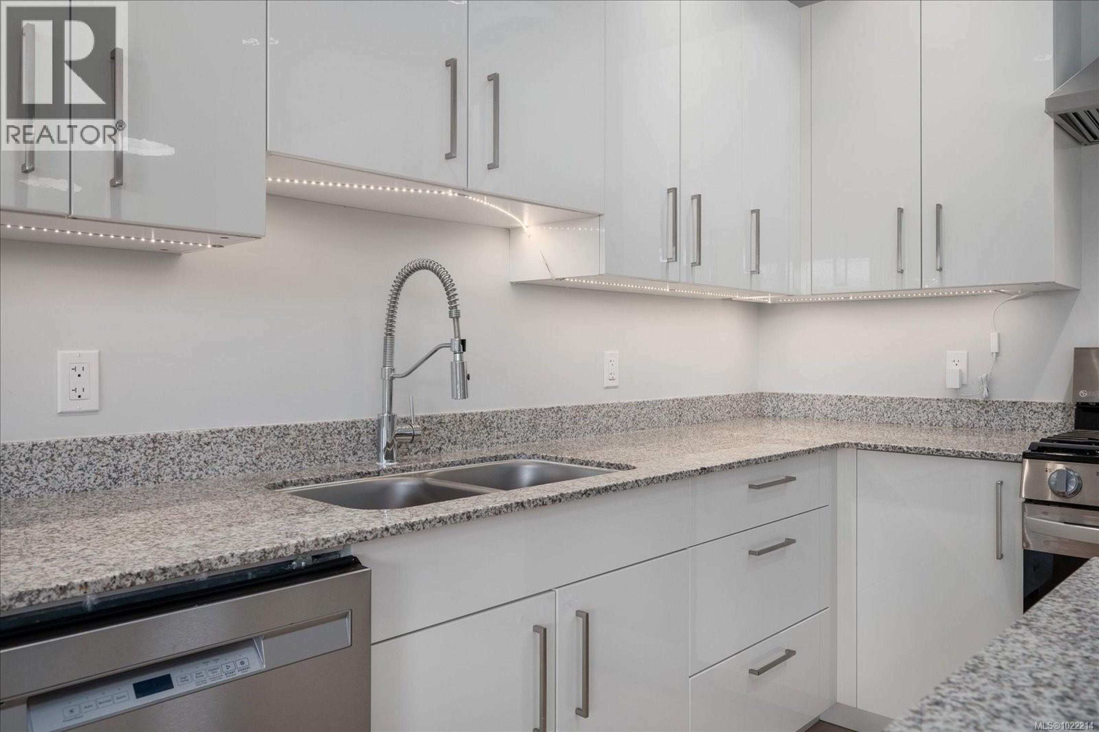 #5 119 MOILLIET ST - 26