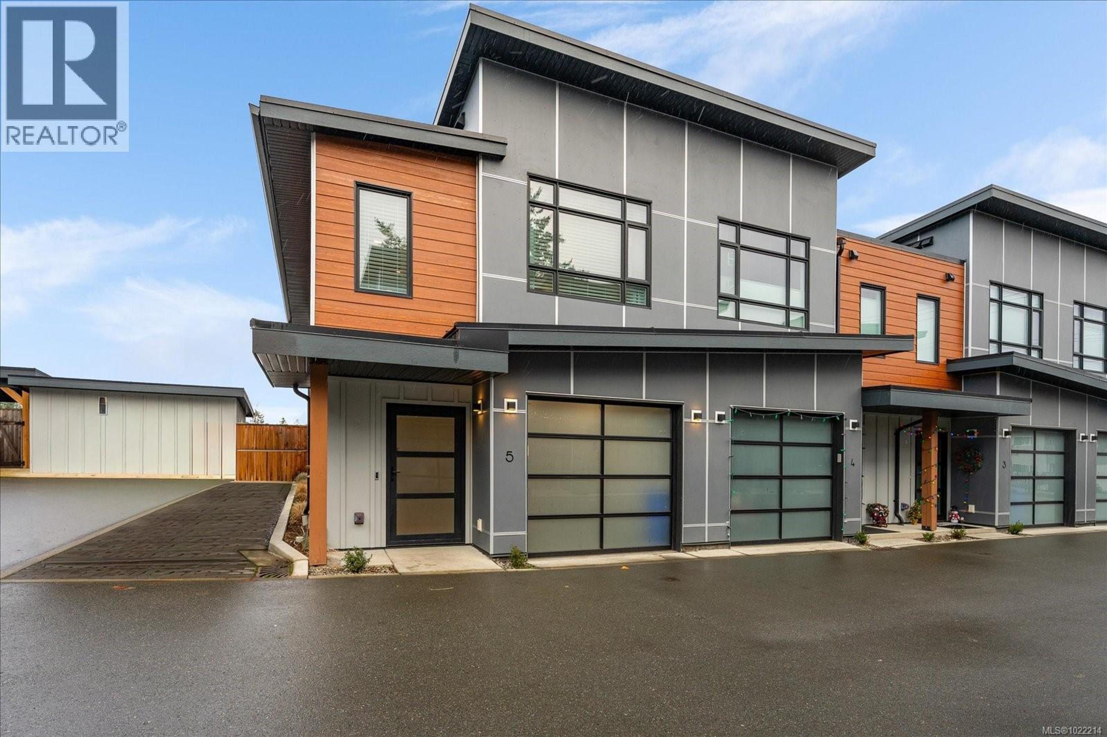 #5 119 MOILLIET ST - Main Image