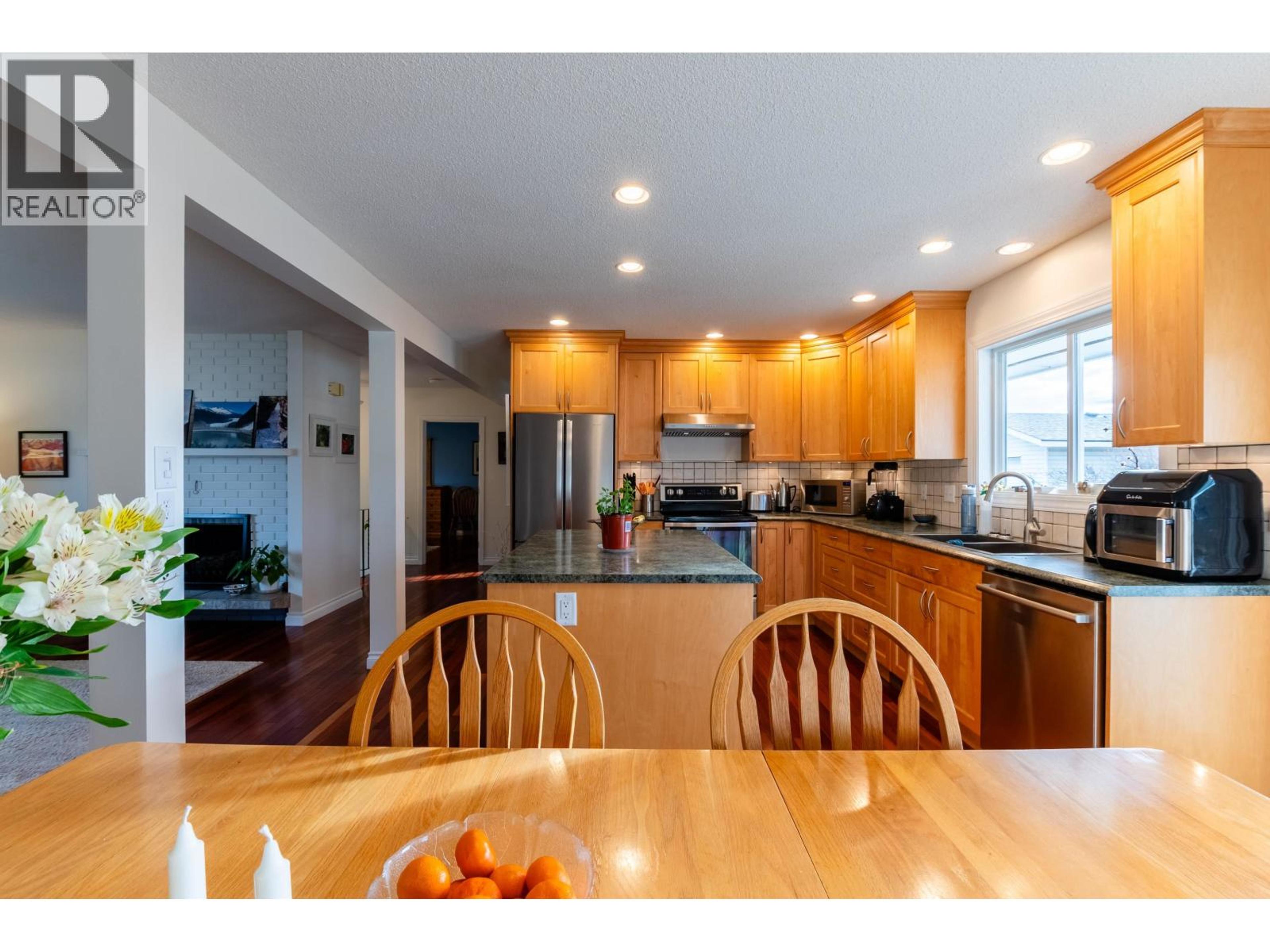 1081 DAVIE AVENUE - 14