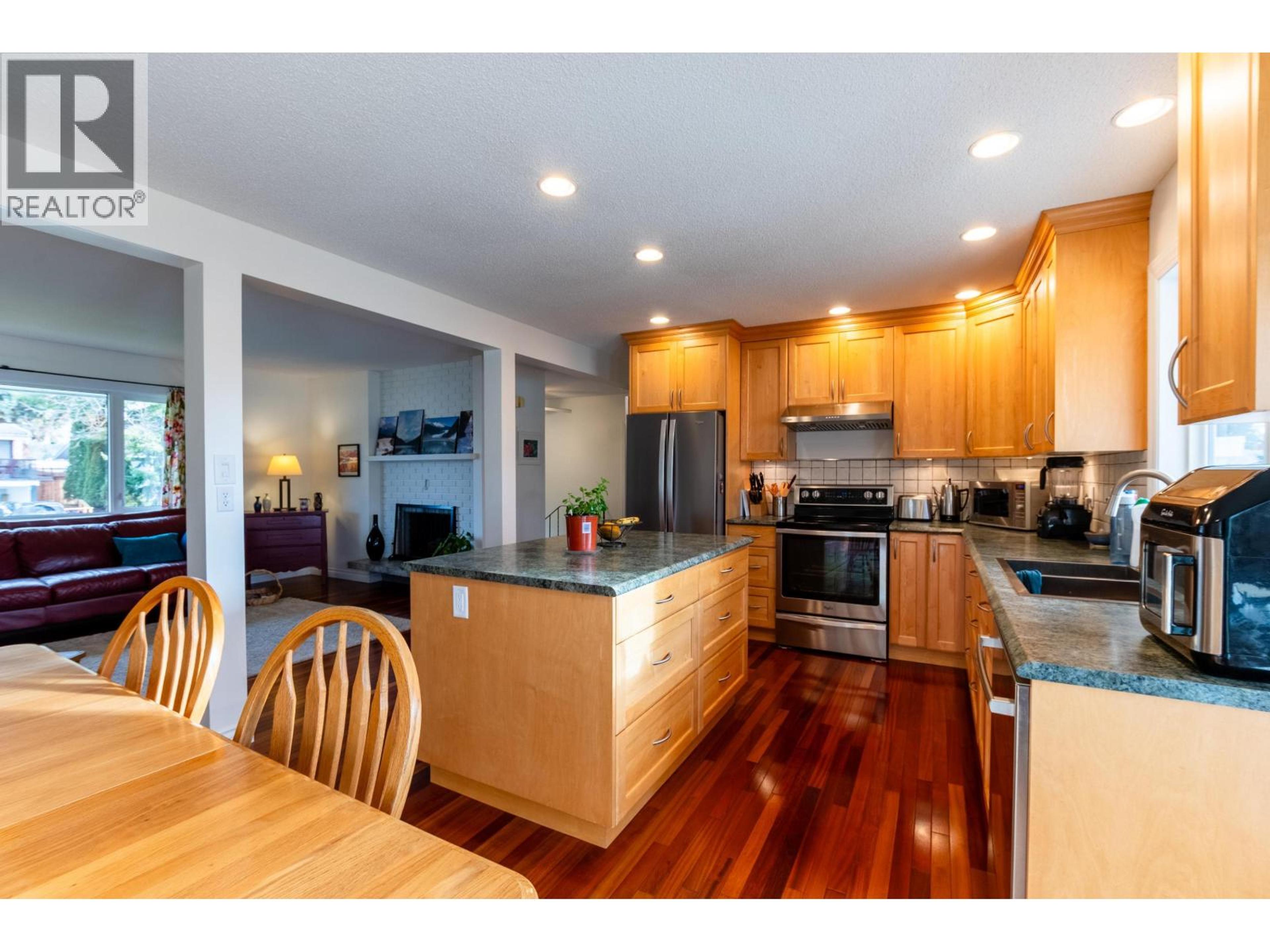 1081 DAVIE AVENUE - 15