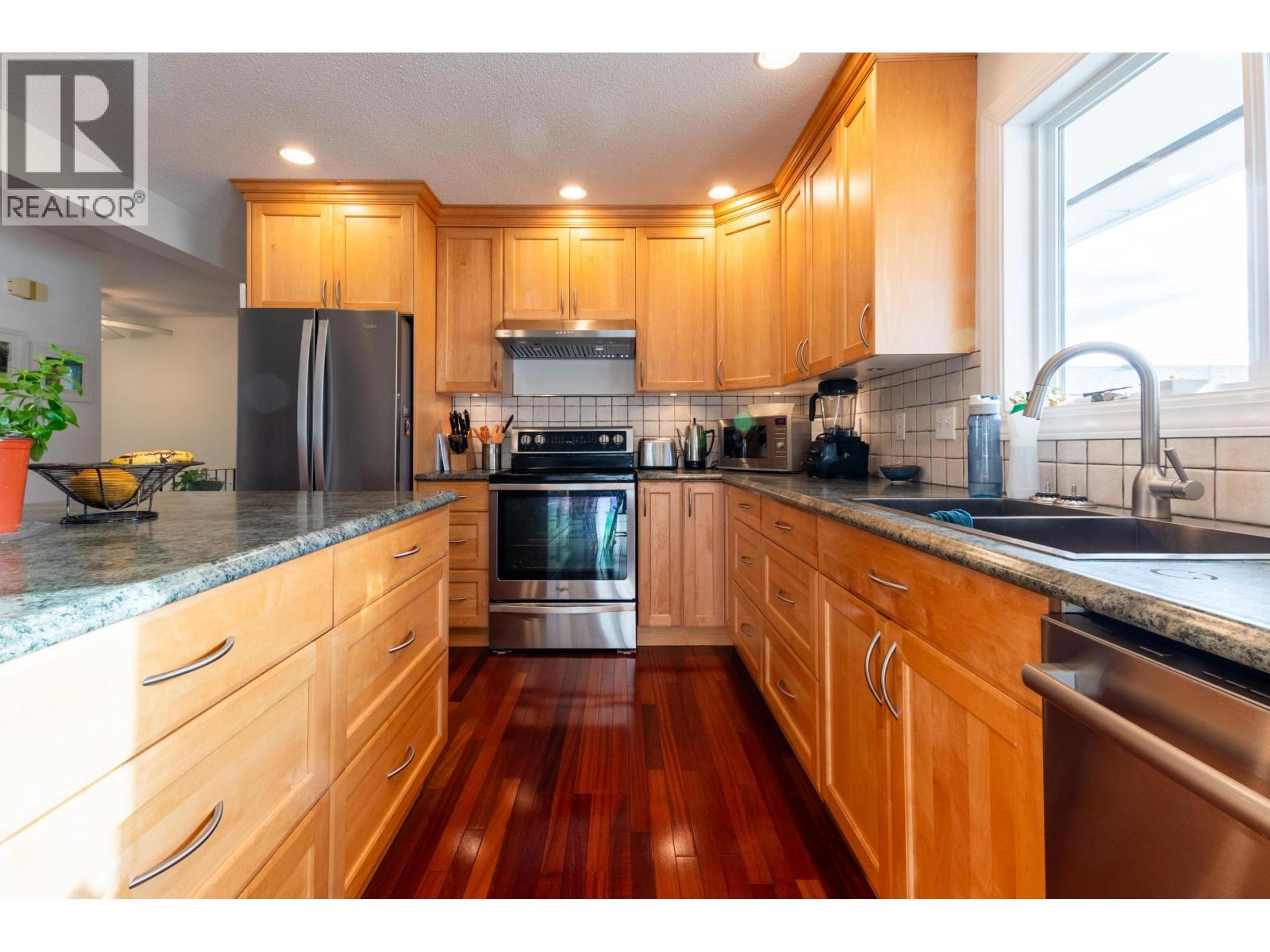 1081 DAVIE AVENUE - 17