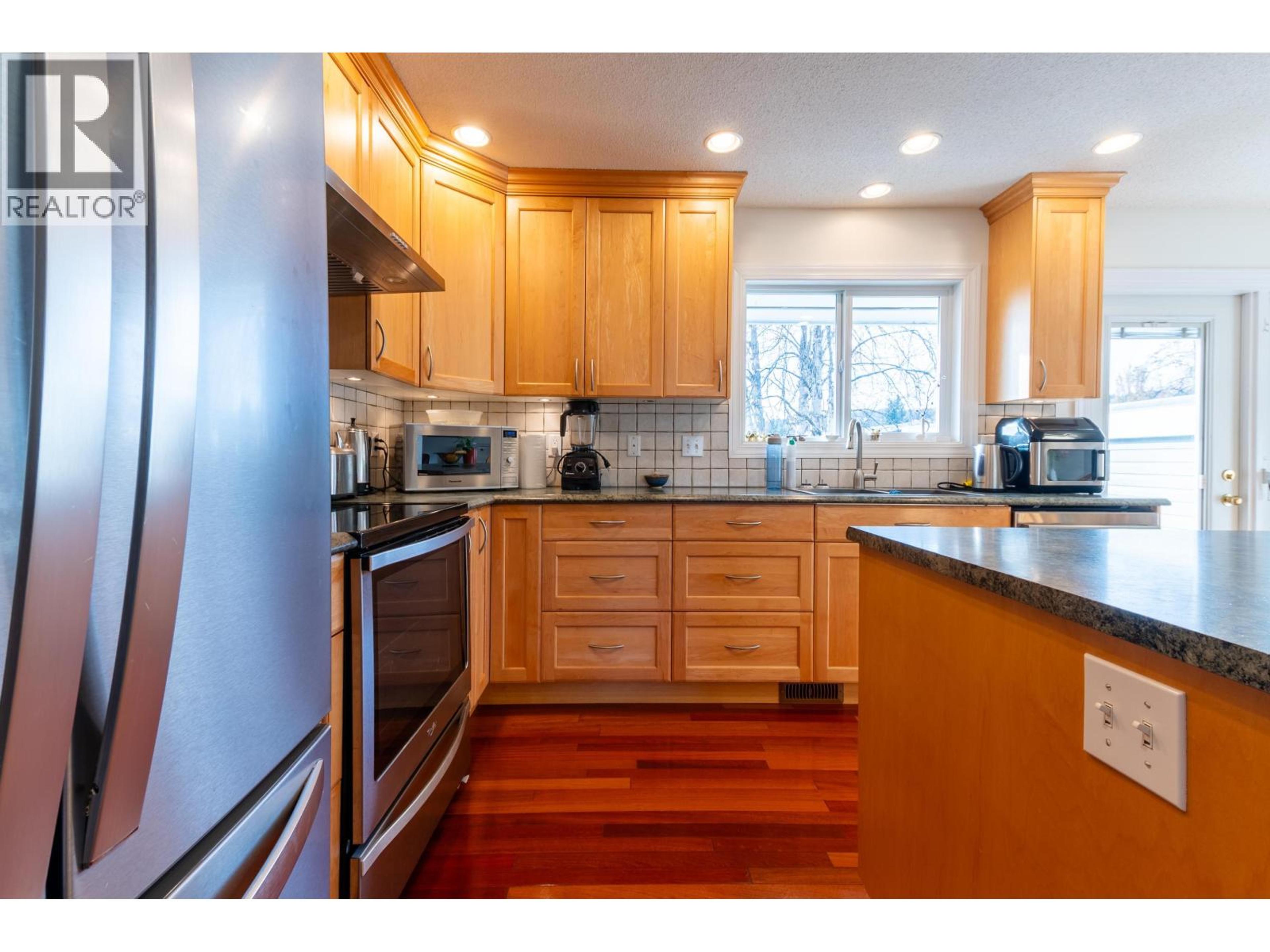 1081 DAVIE AVENUE - 18