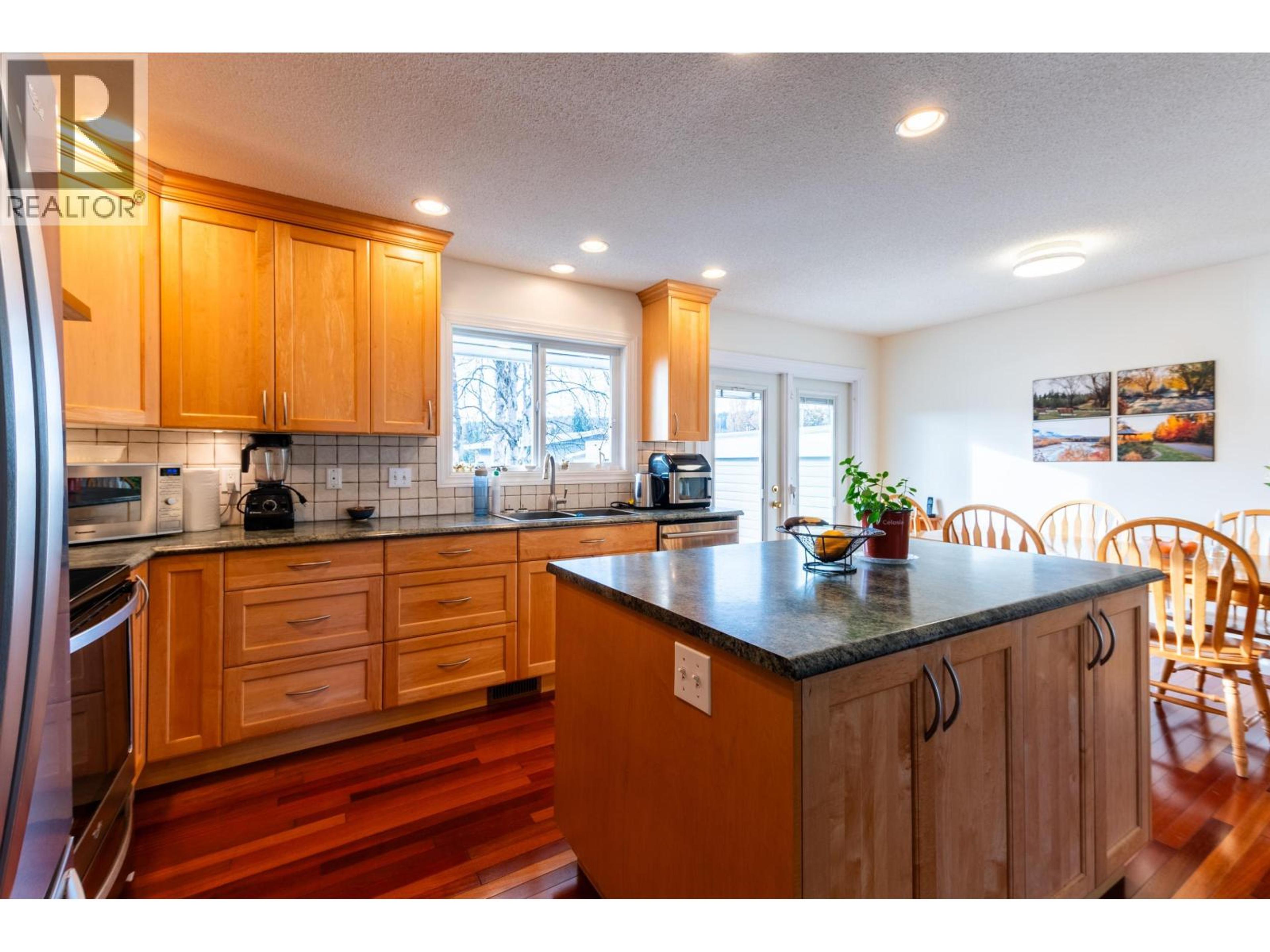 1081 DAVIE AVENUE - 19