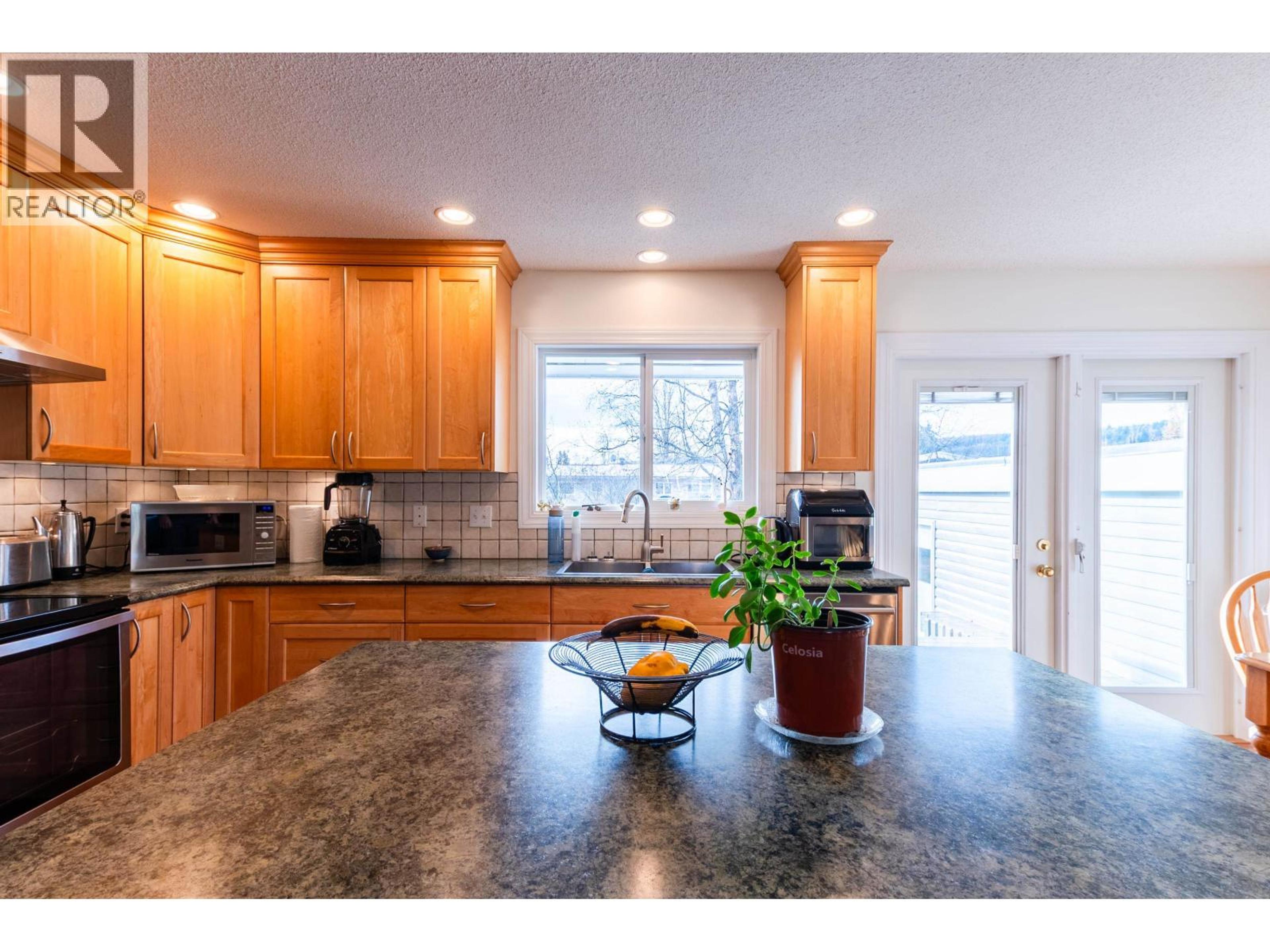 1081 DAVIE AVENUE - 20