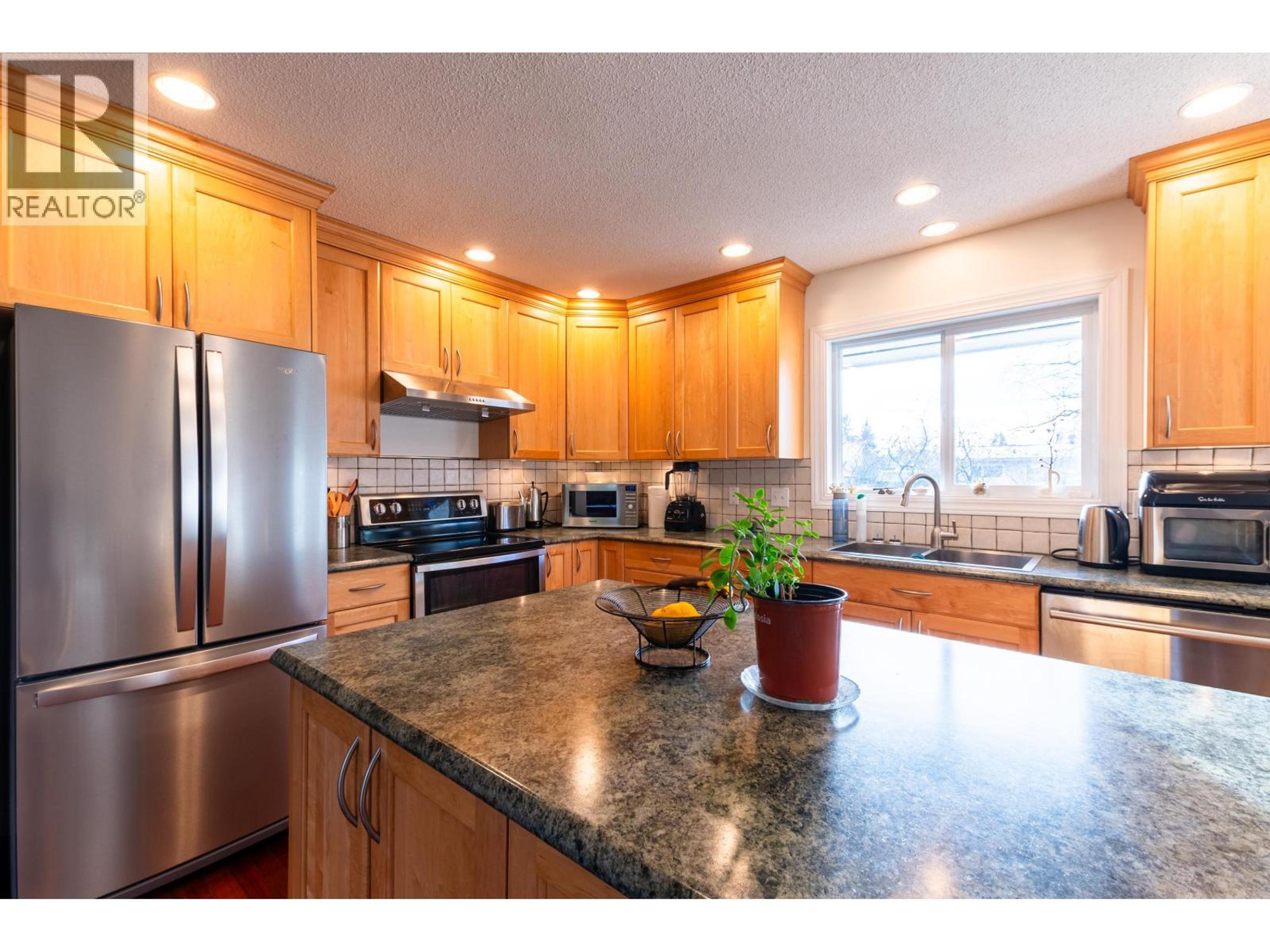 1081 DAVIE AVENUE - 21