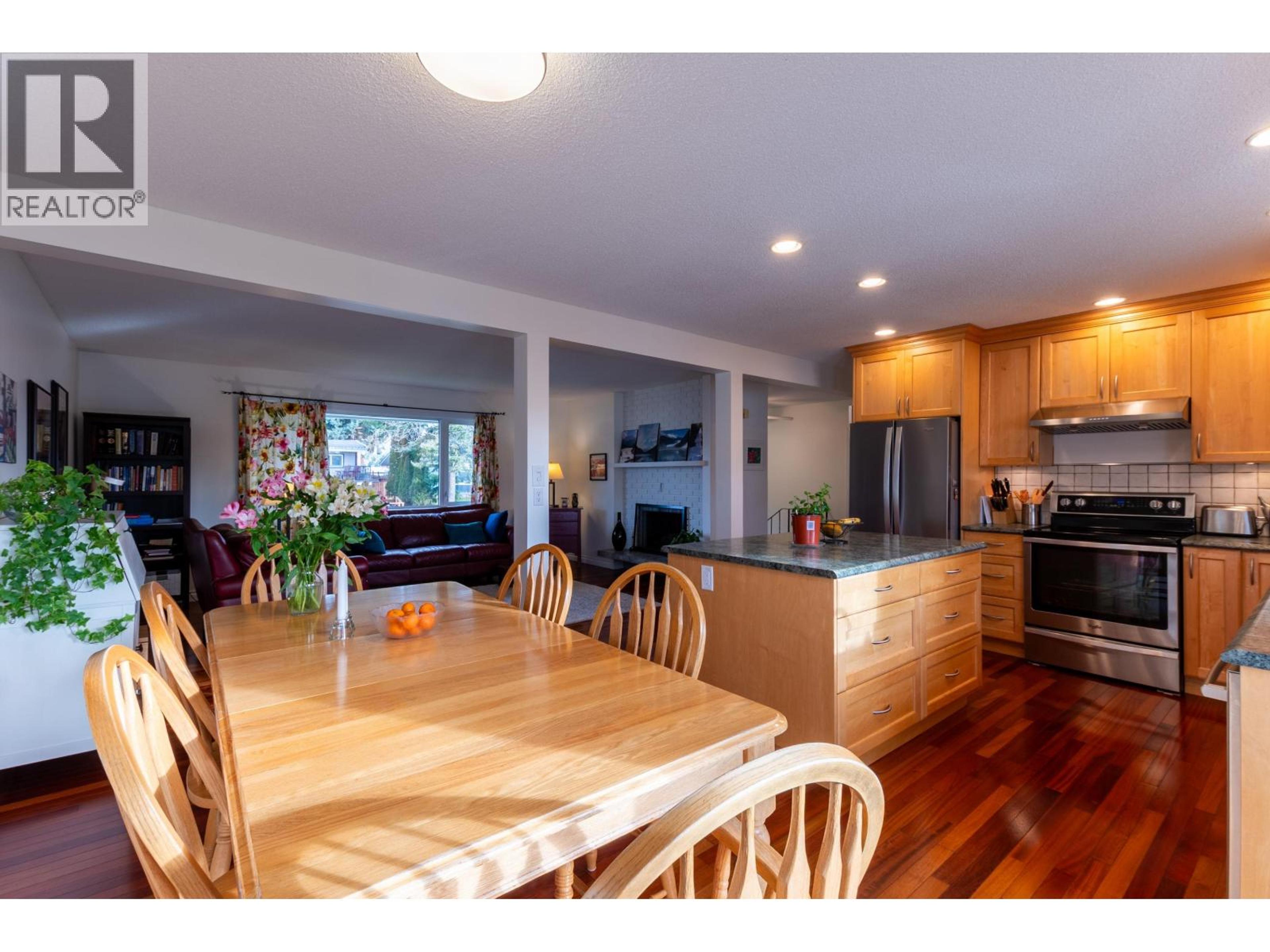 1081 DAVIE AVENUE - 24