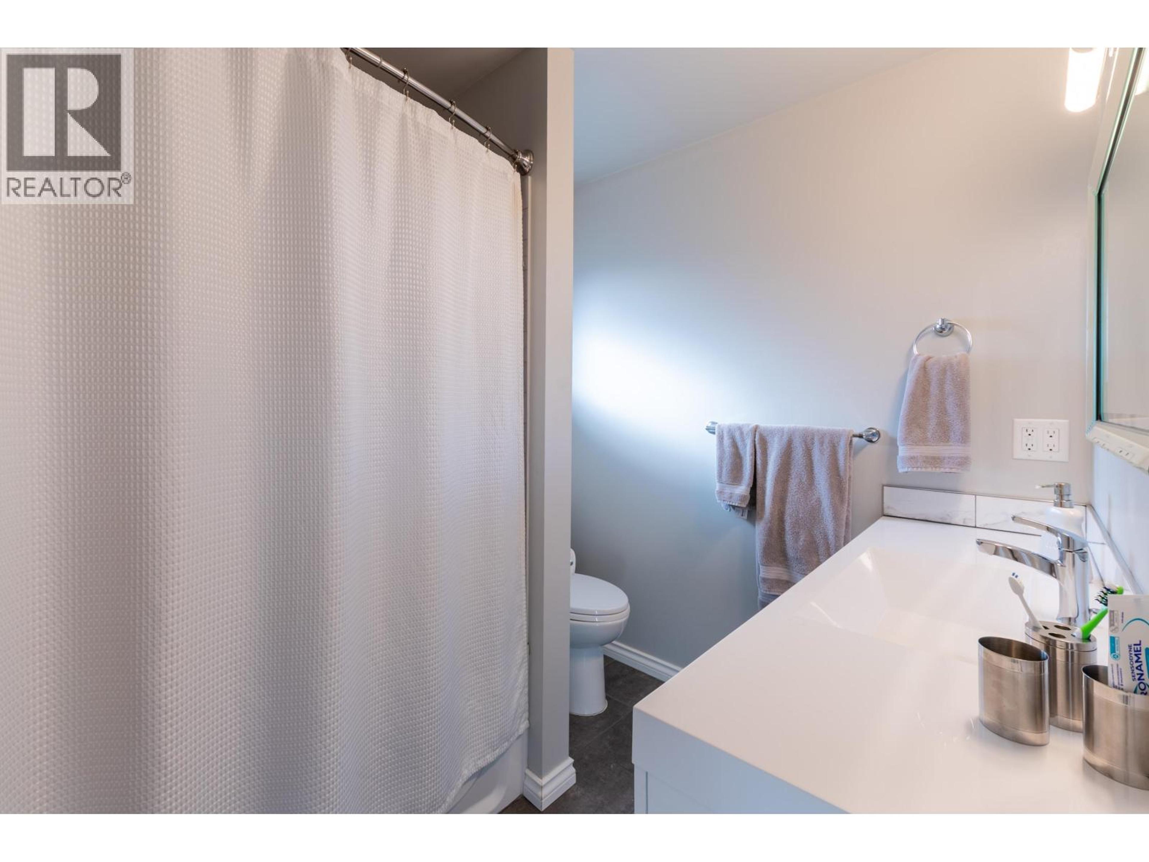 1081 DAVIE AVENUE - 27