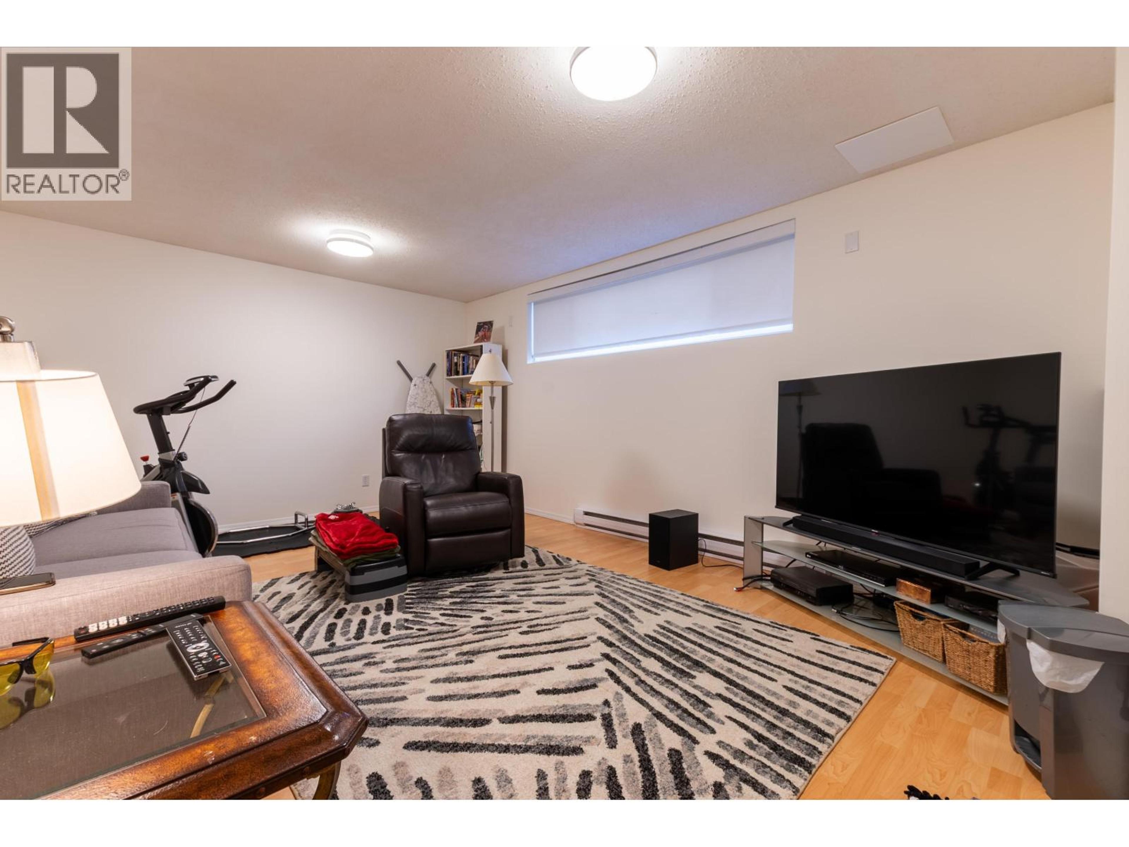 1081 DAVIE AVENUE - 31