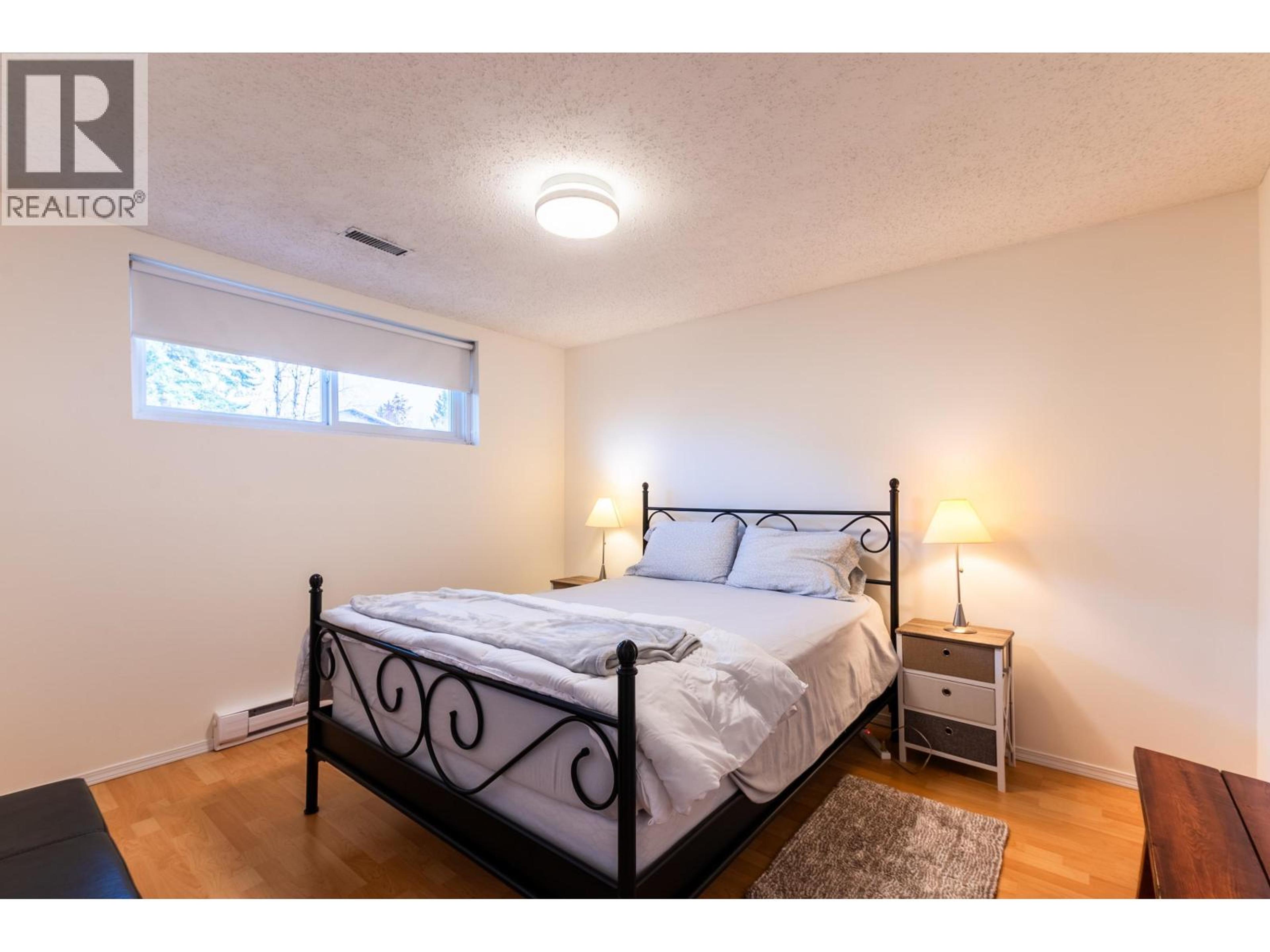 1081 DAVIE AVENUE - 33