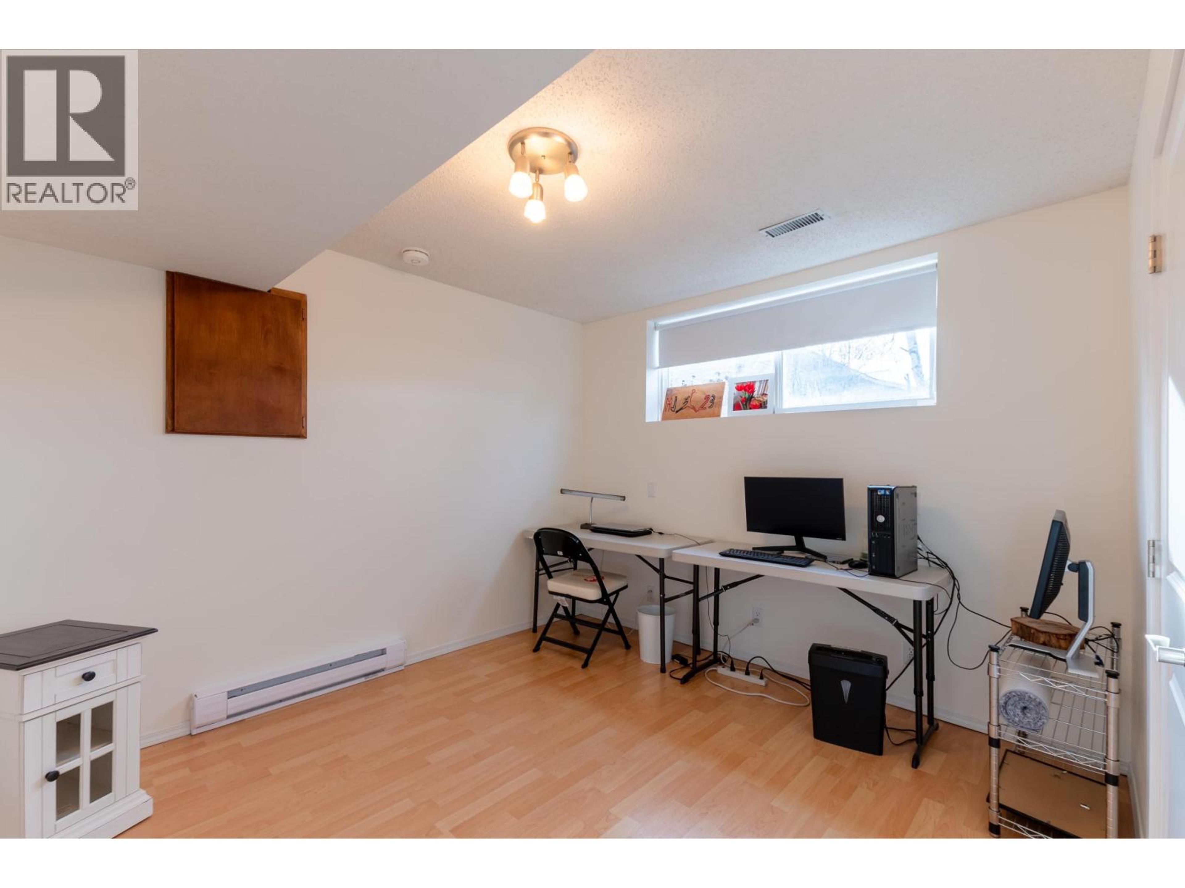 1081 DAVIE AVENUE - 34