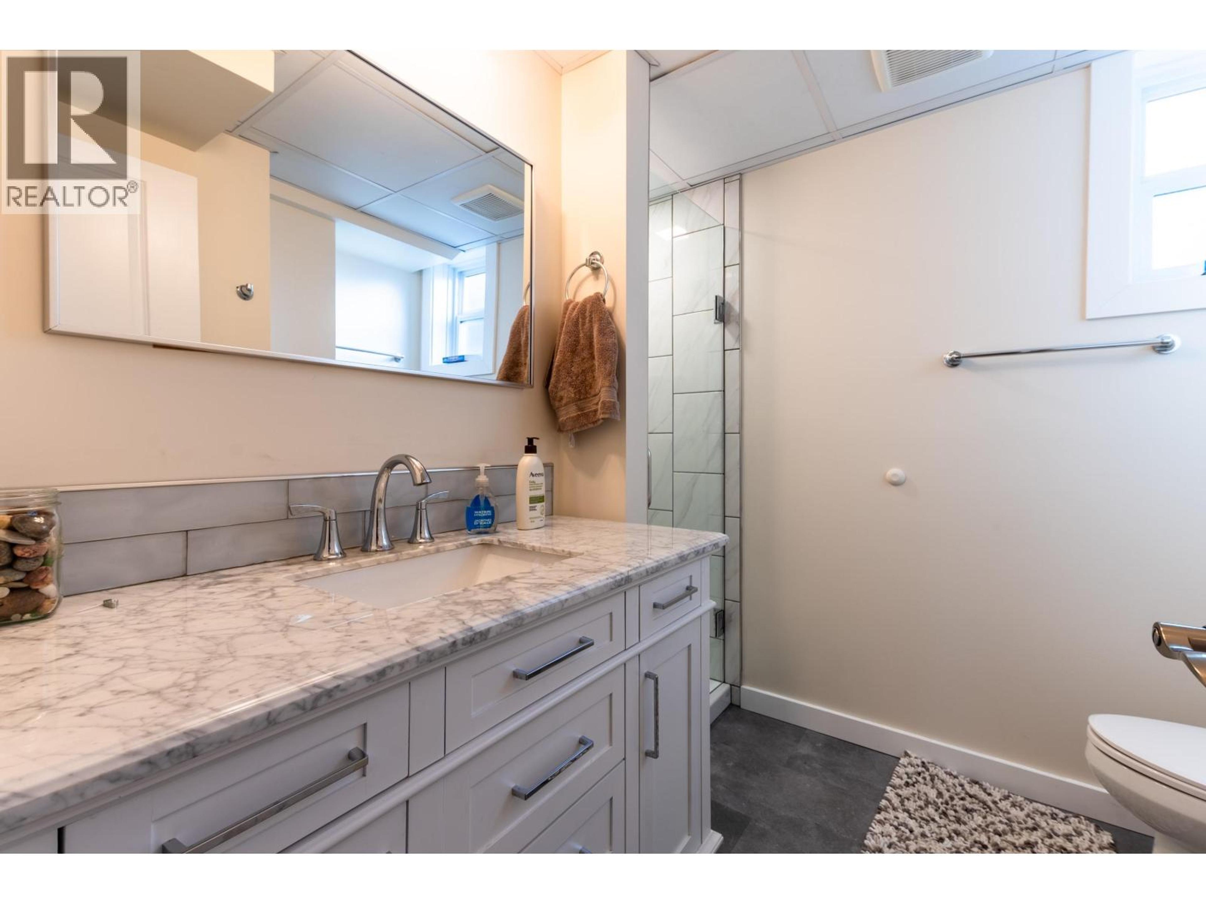 1081 DAVIE AVENUE - 35