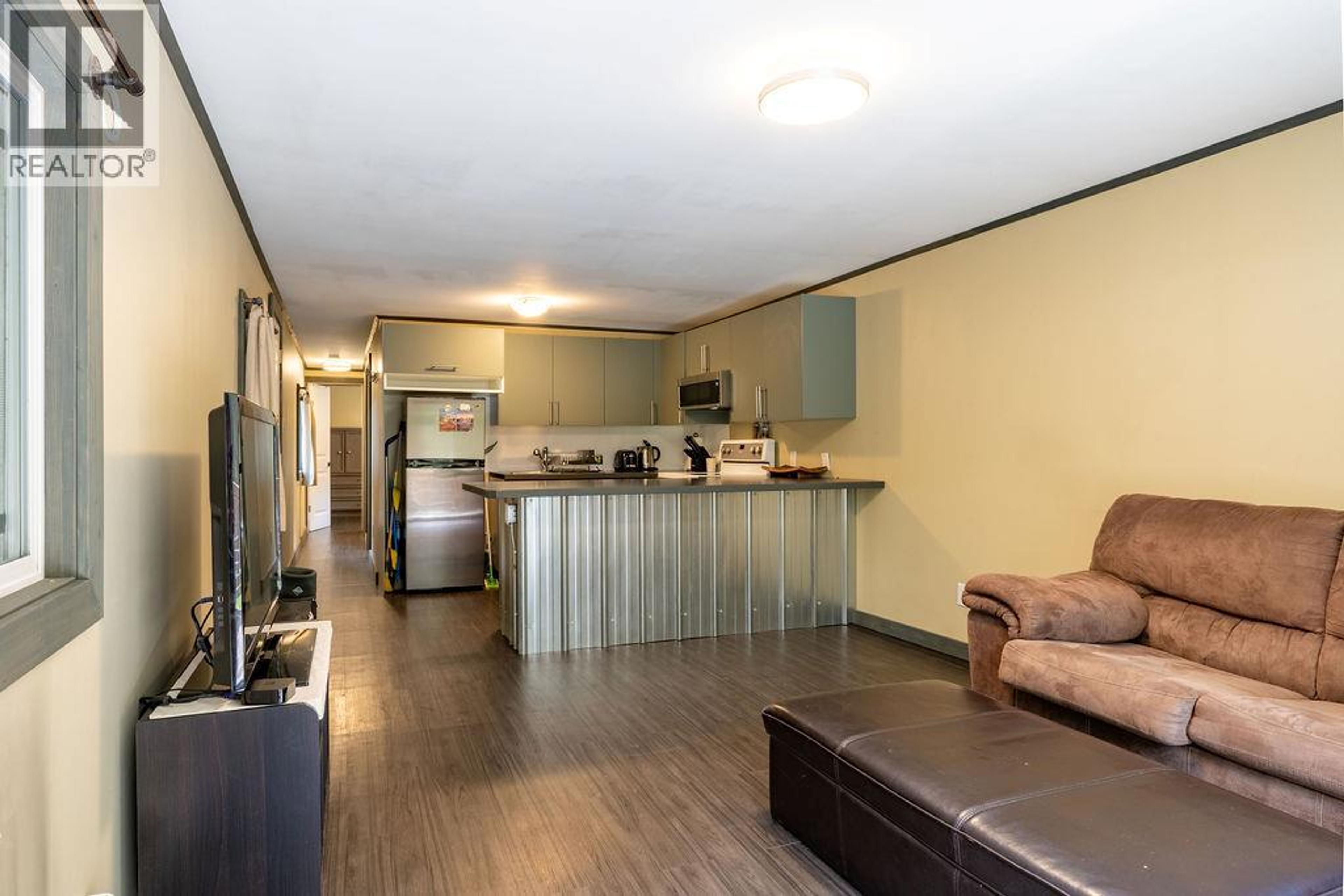 #4 1079 LUNDELL ROAD - Image 3