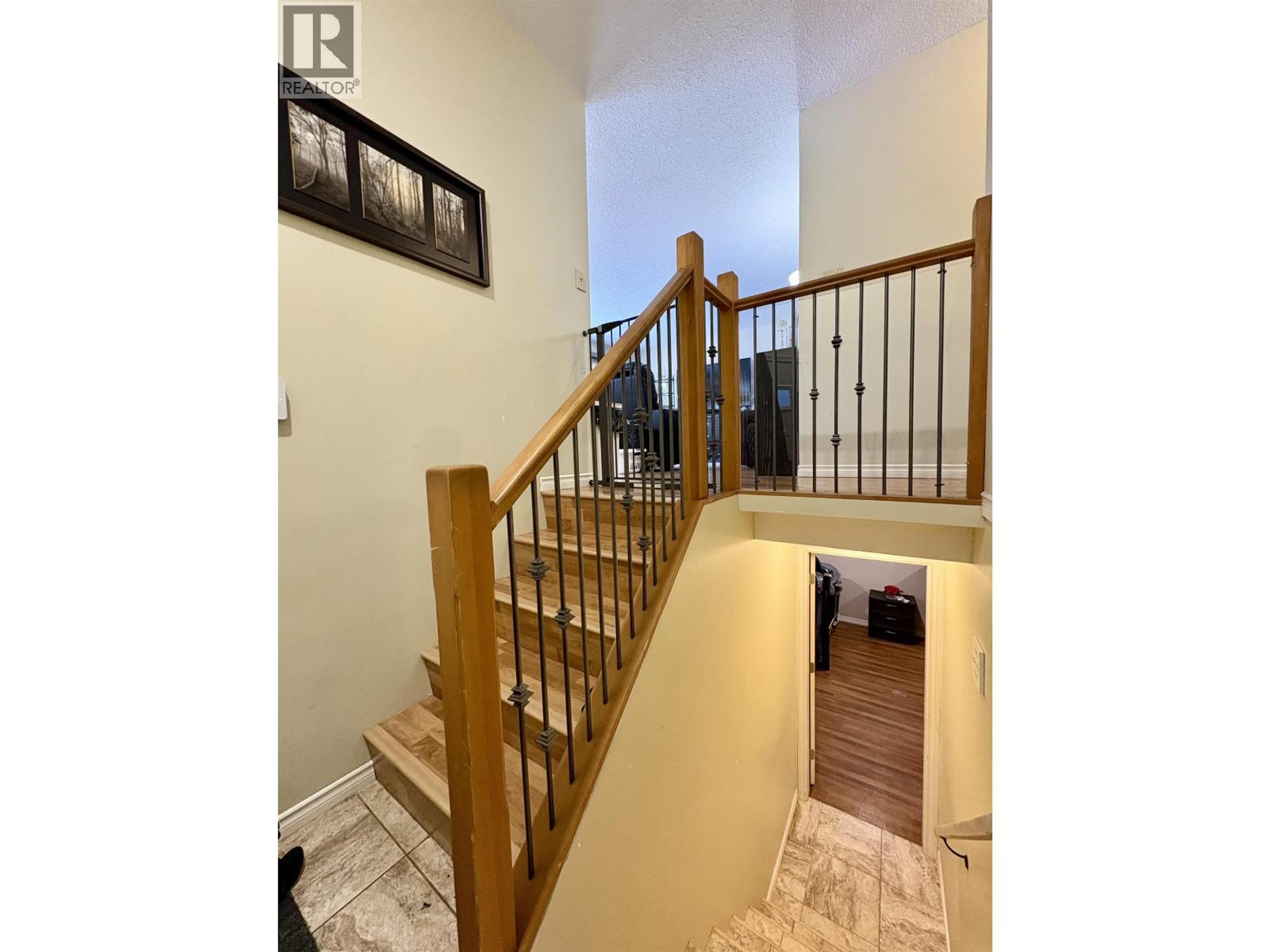 8069 ROCHESTER CRESCENT - 13