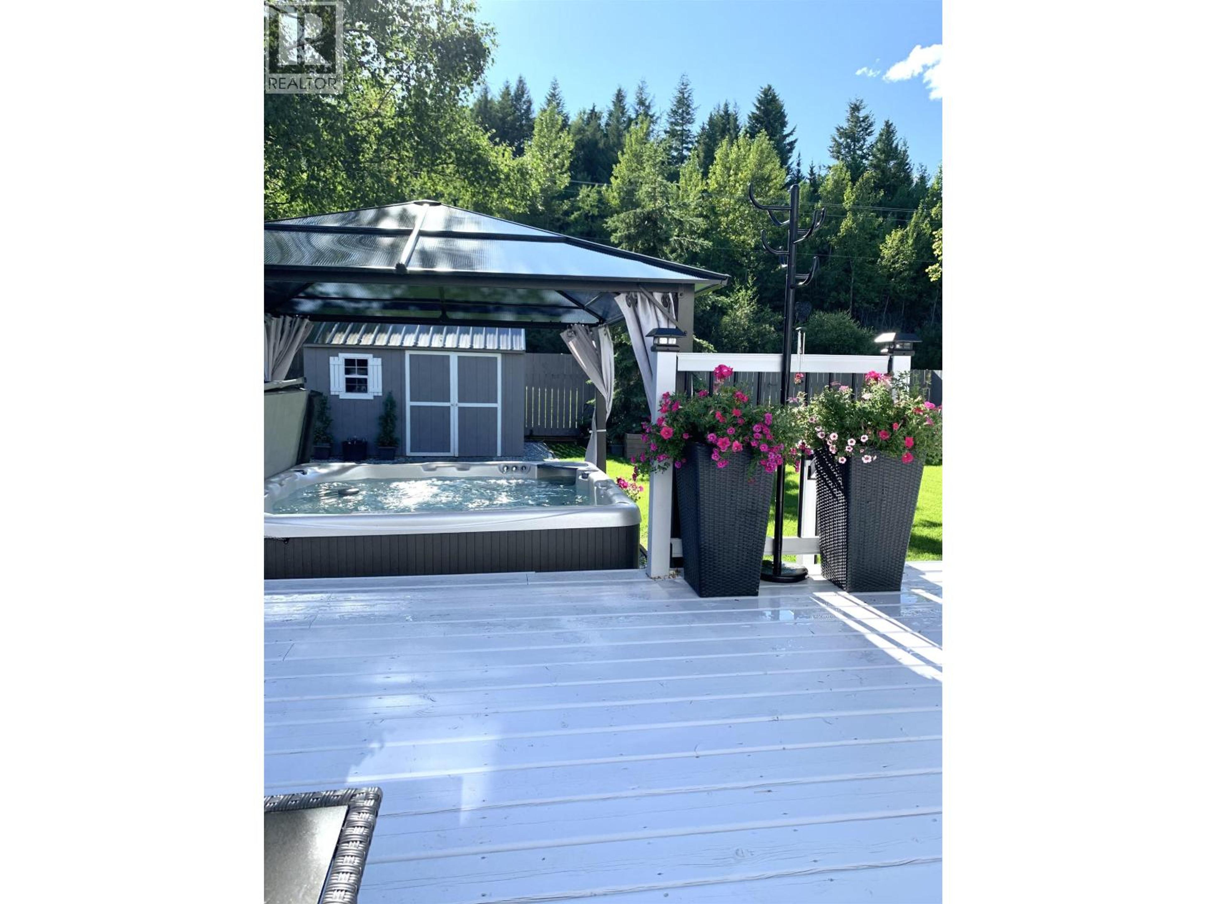 8069 ROCHESTER CRESCENT - 23