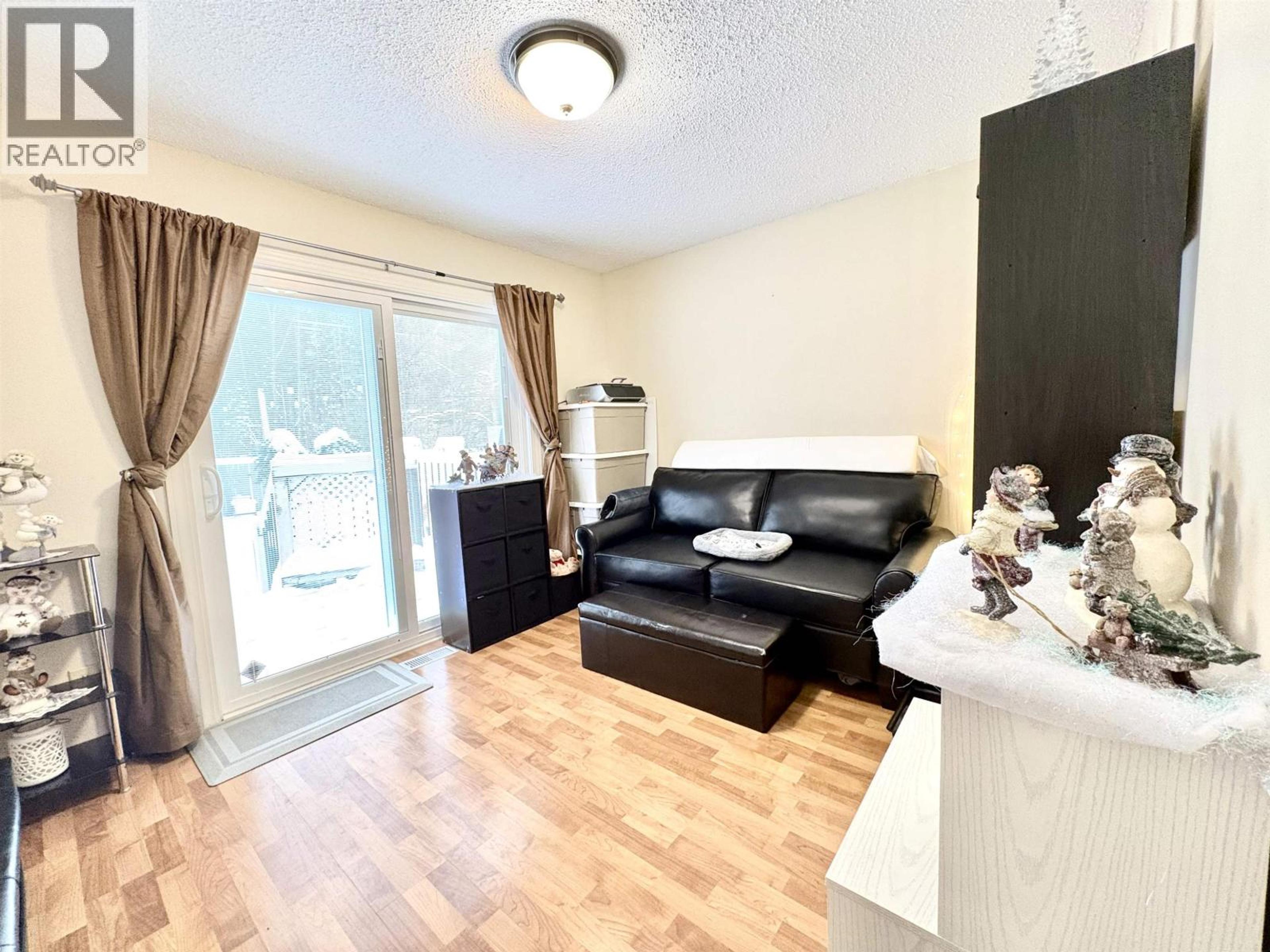 8069 ROCHESTER CRESCENT - 10