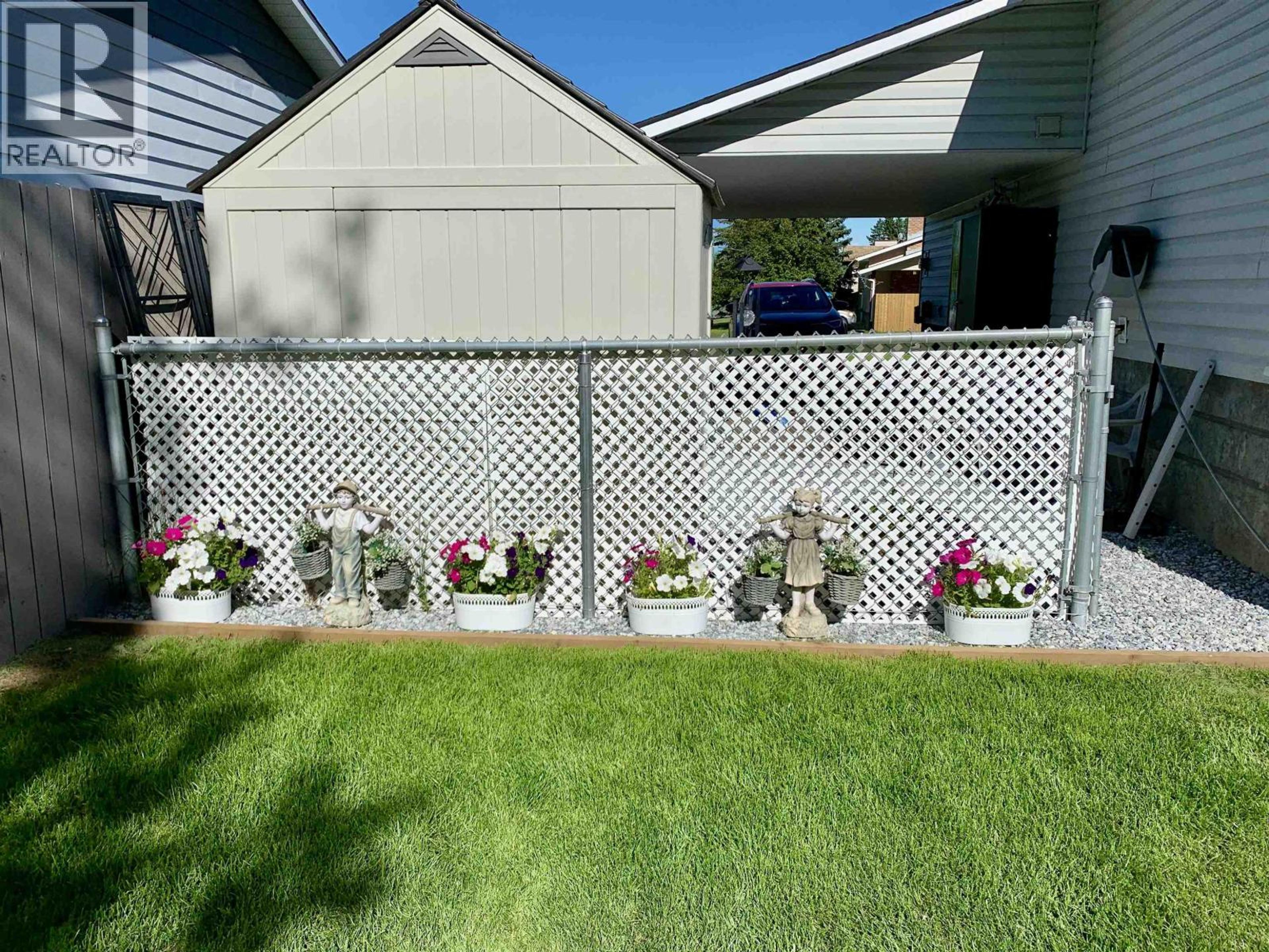 8069 ROCHESTER CRESCENT - 22