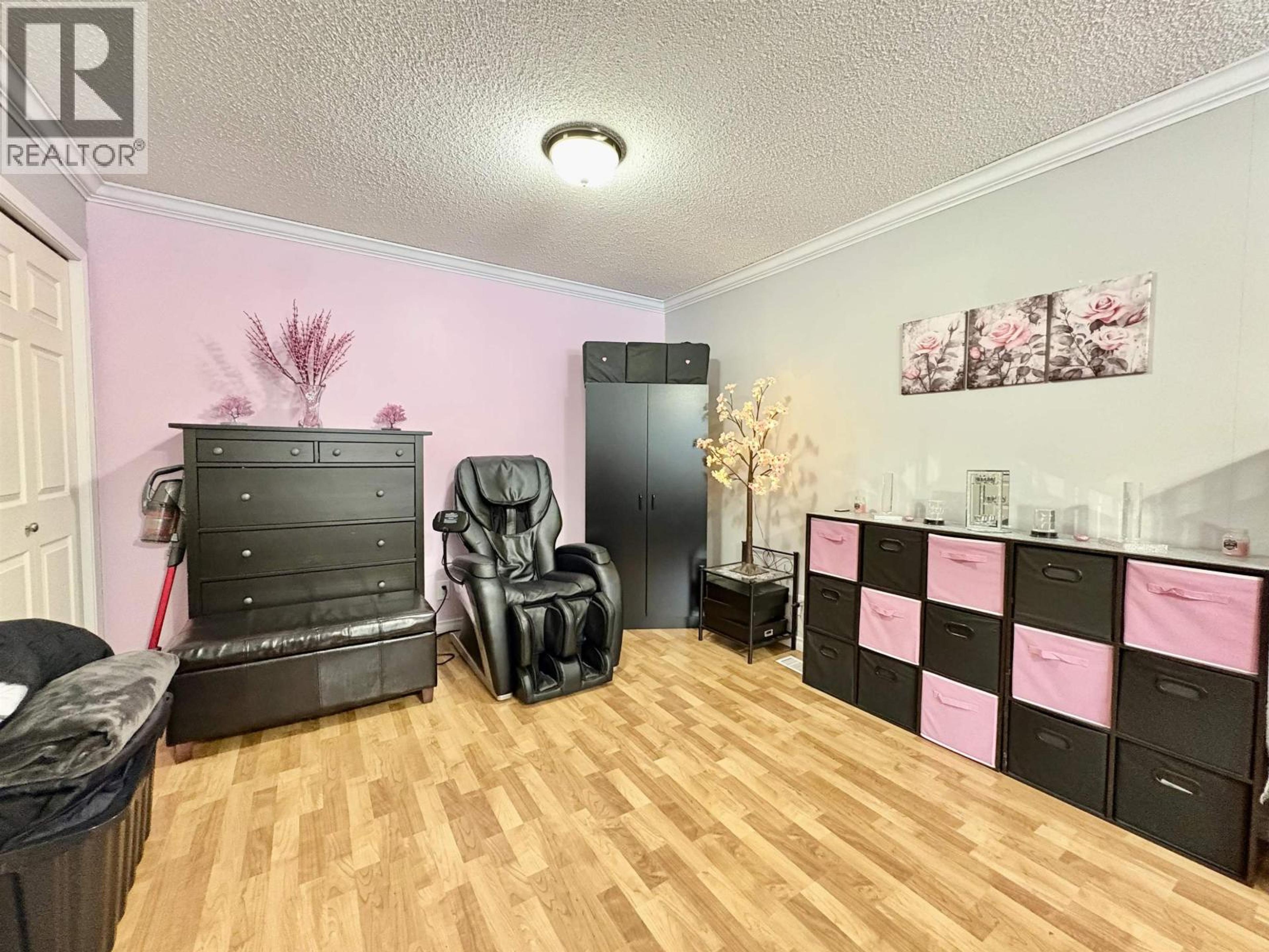 8069 ROCHESTER CRESCENT - 9