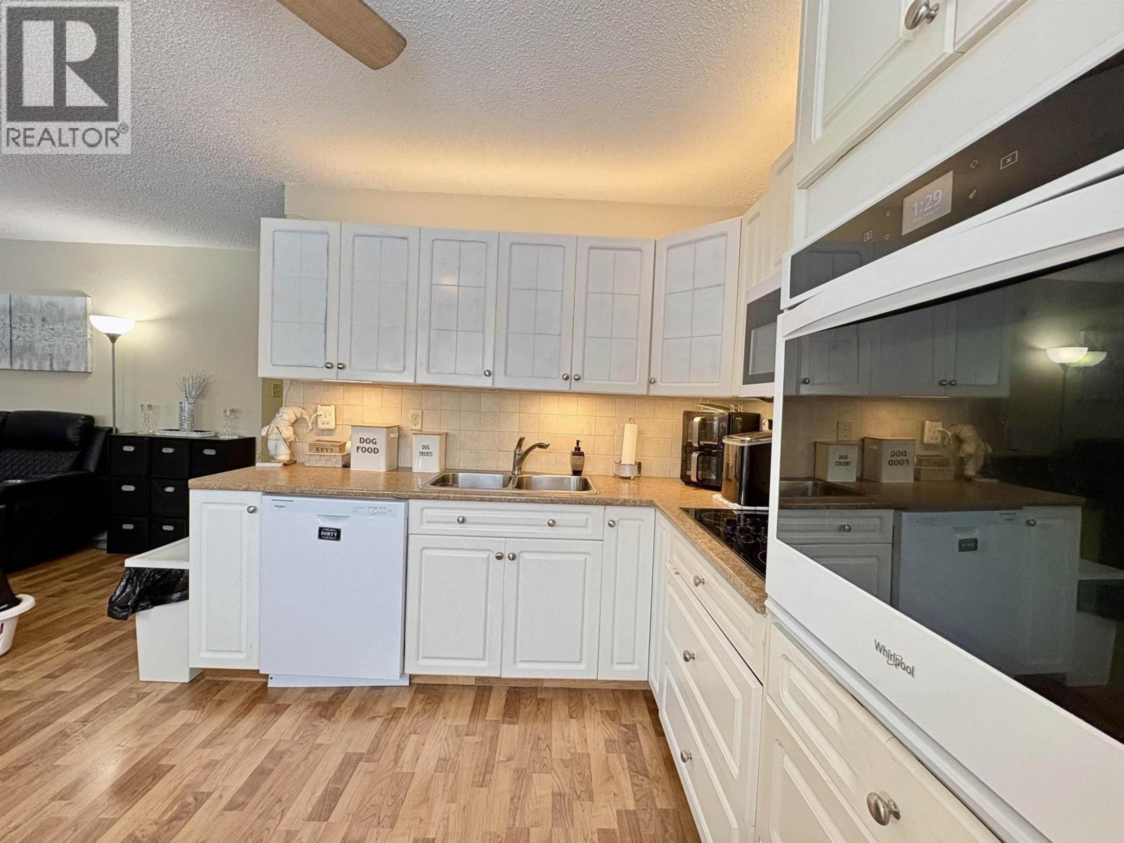 8069 ROCHESTER CRESCENT - 6