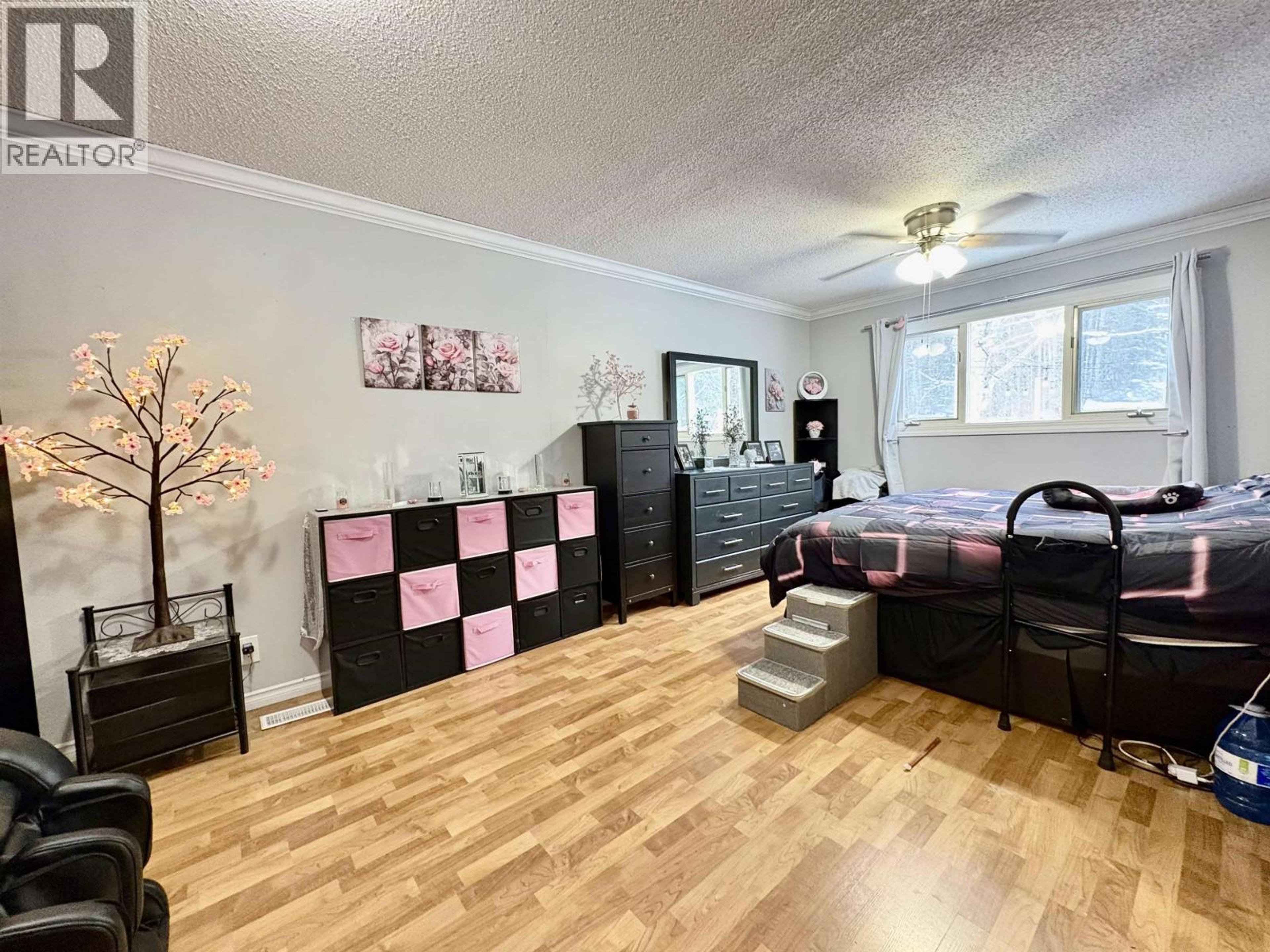 8069 ROCHESTER CRESCENT - 8