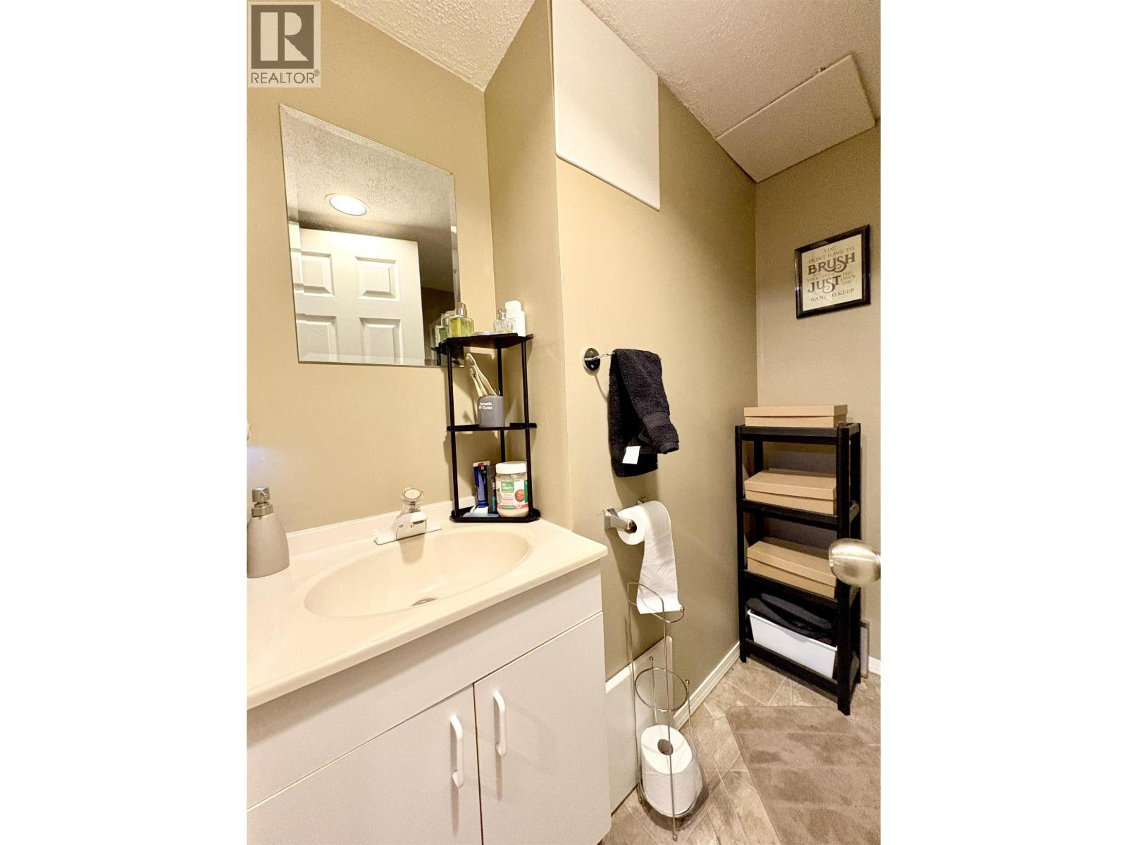 8069 ROCHESTER CRESCENT - 18