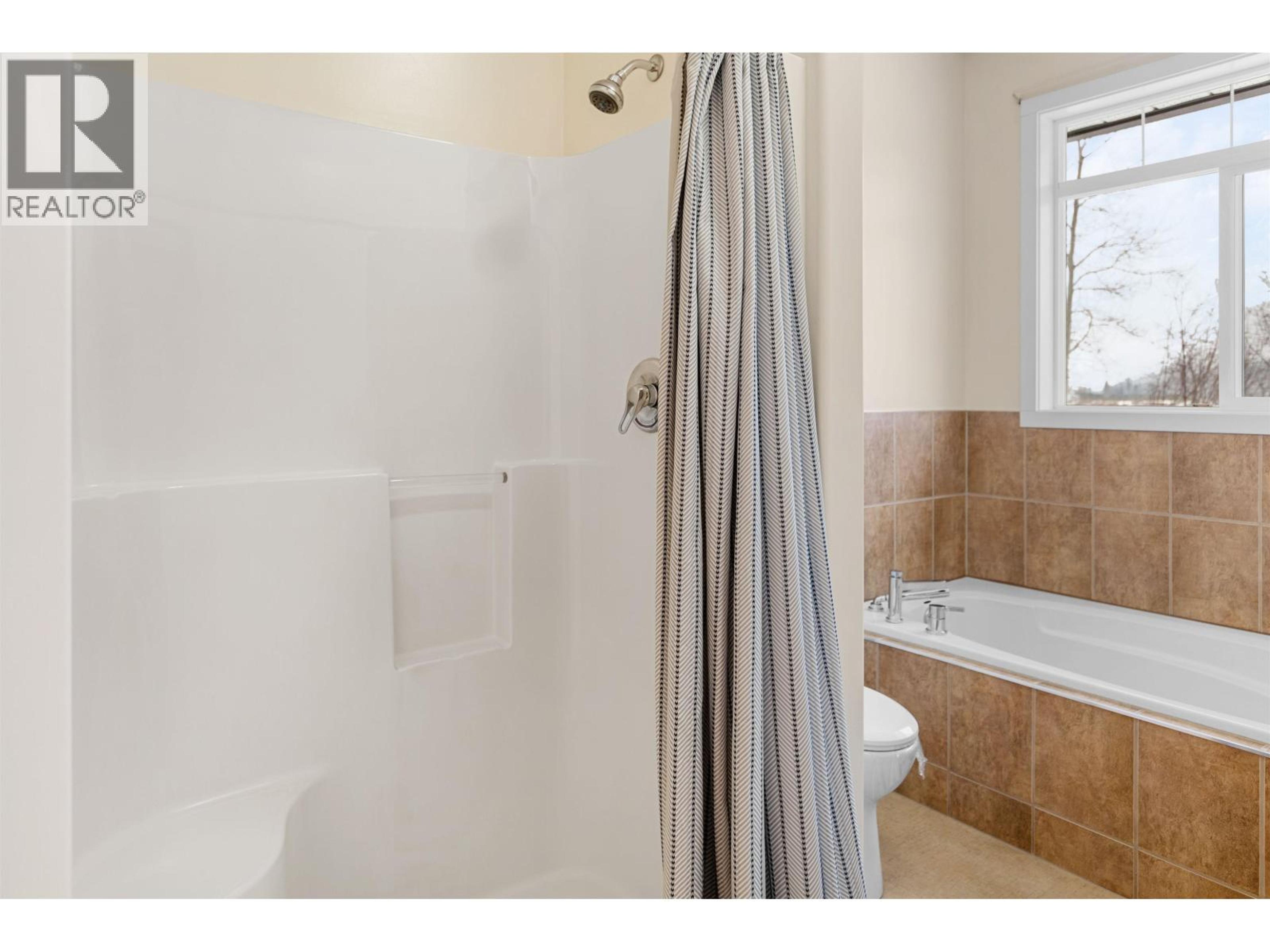 #158 1702 DYKE ROAD - 16