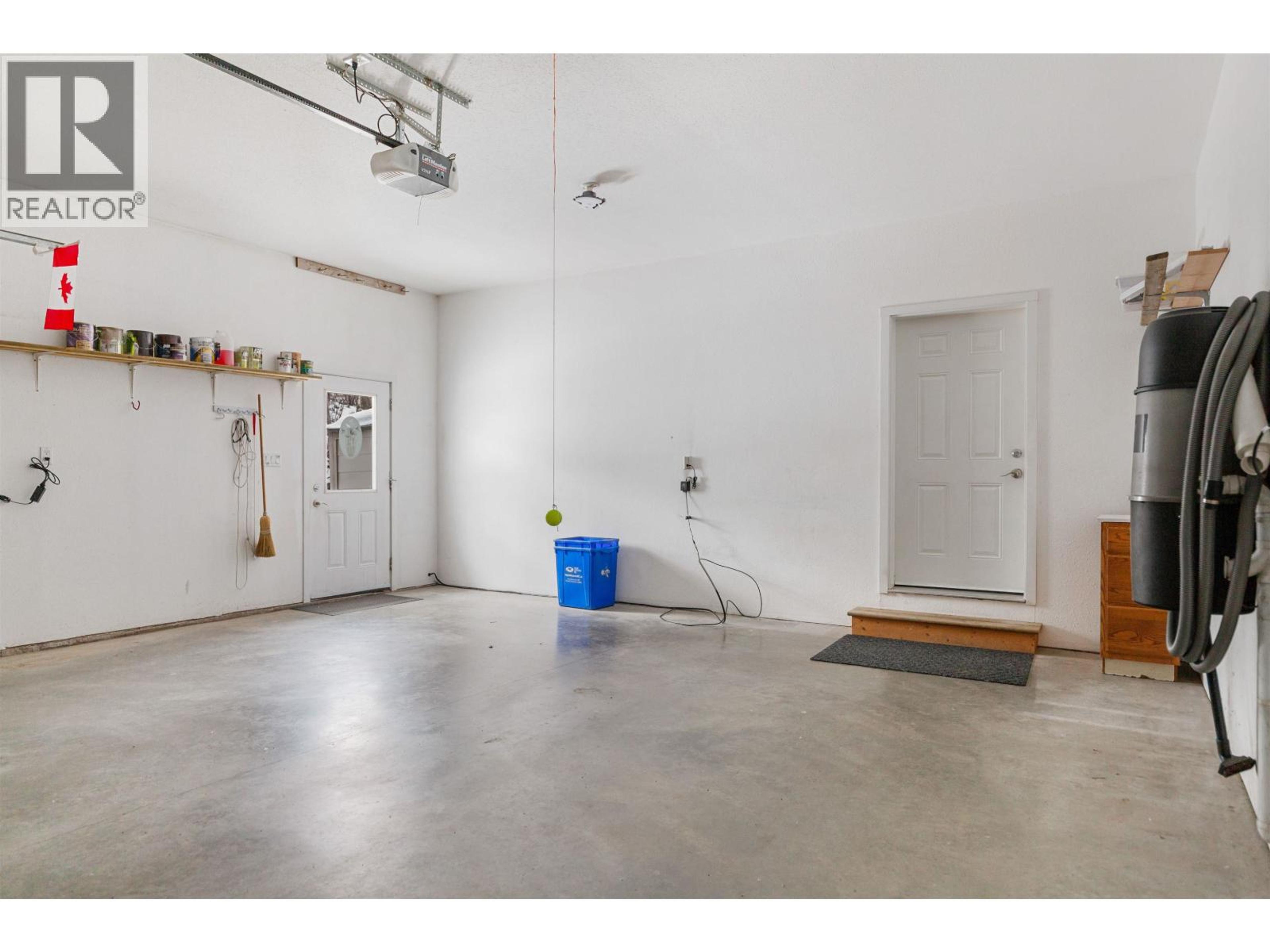 #158 1702 DYKE ROAD - 25