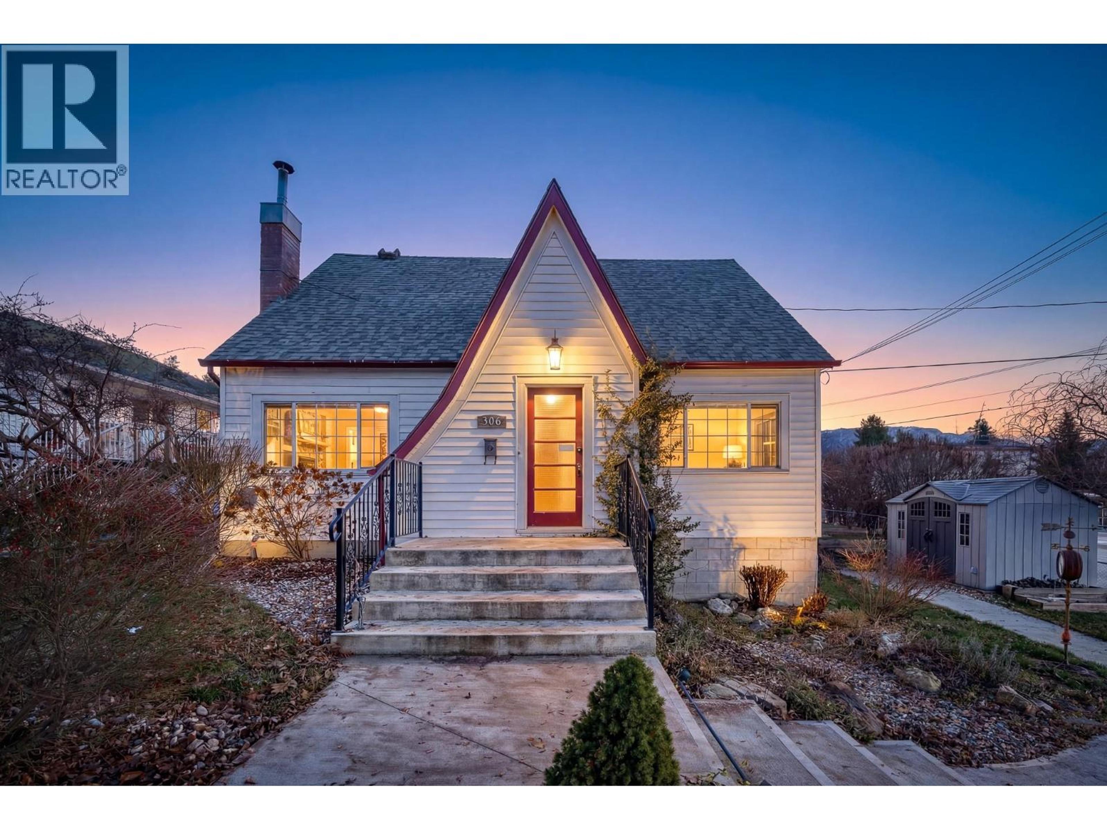 306 10TH AVENUE N - Main Image