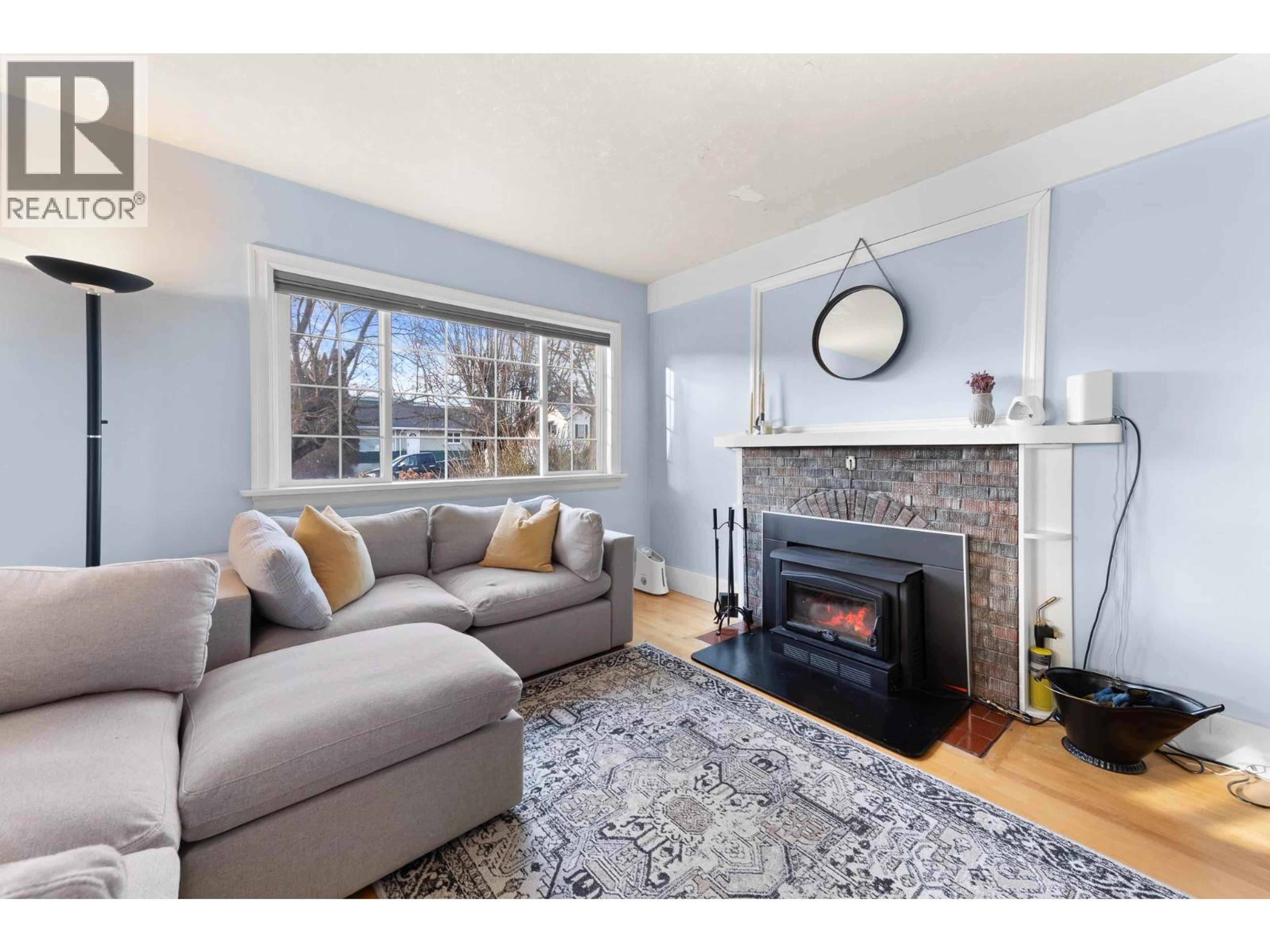 306 10TH AVENUE N - 11