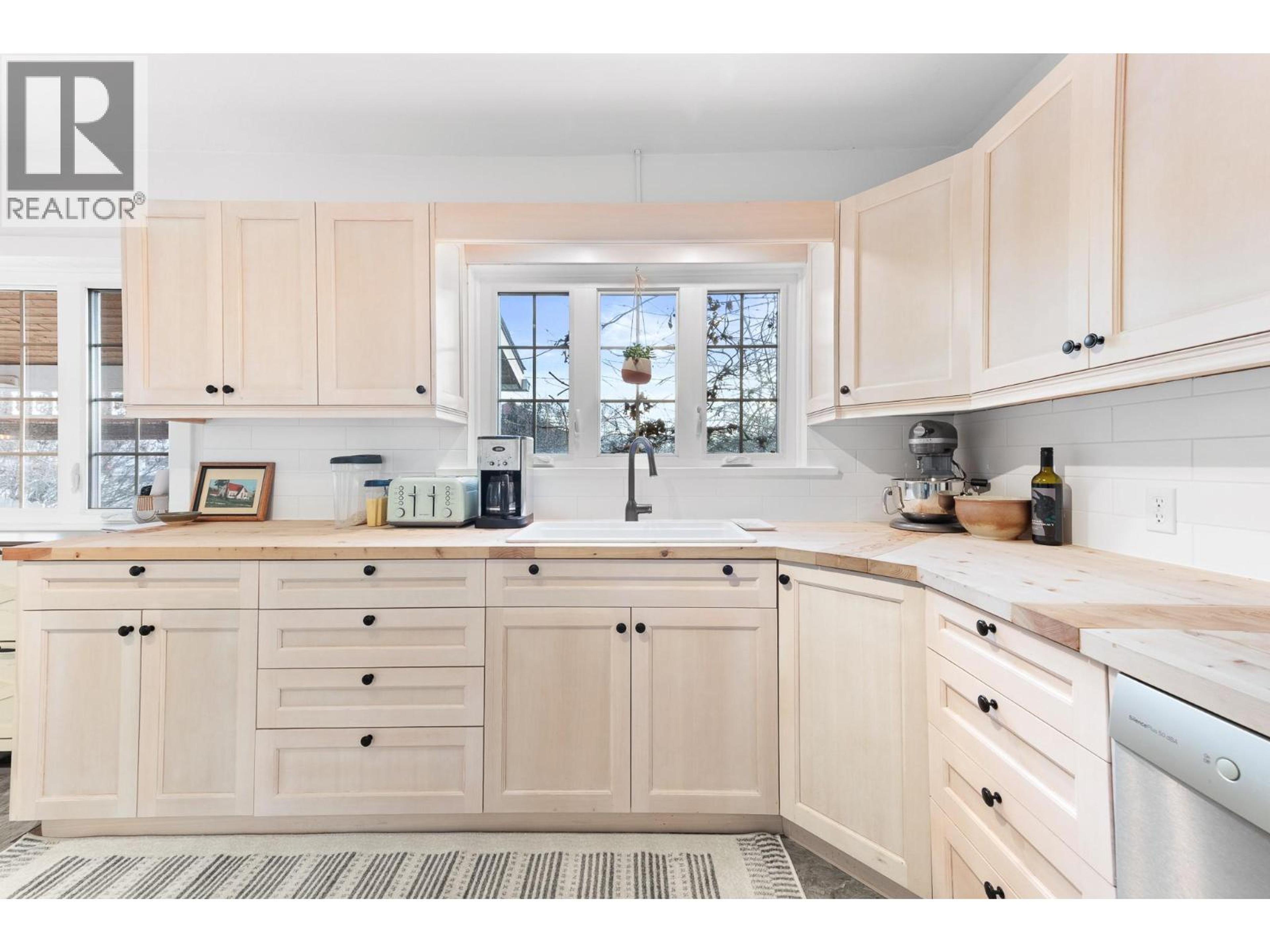 306 10TH AVENUE N - 13