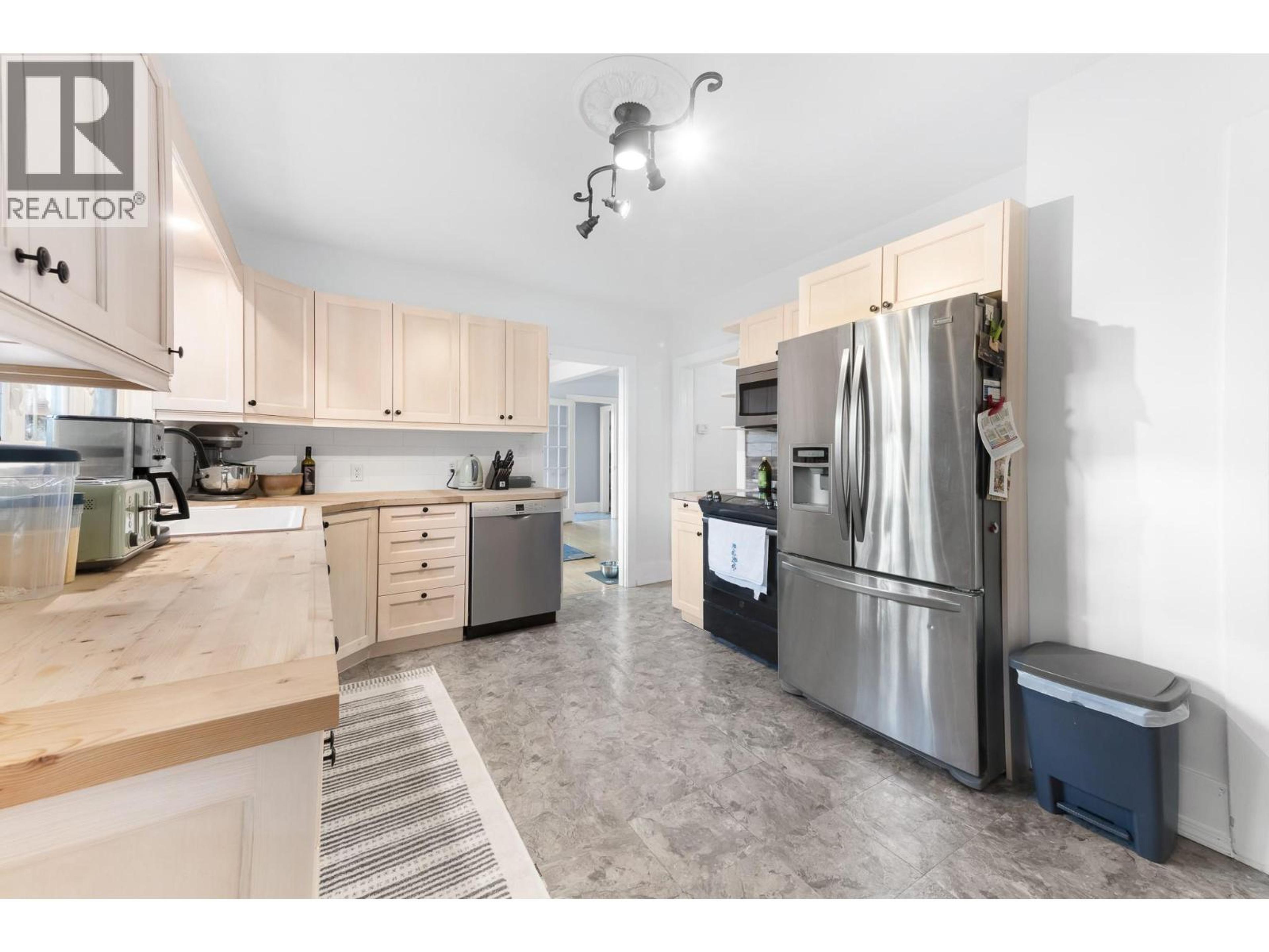 306 10TH AVENUE N - 14