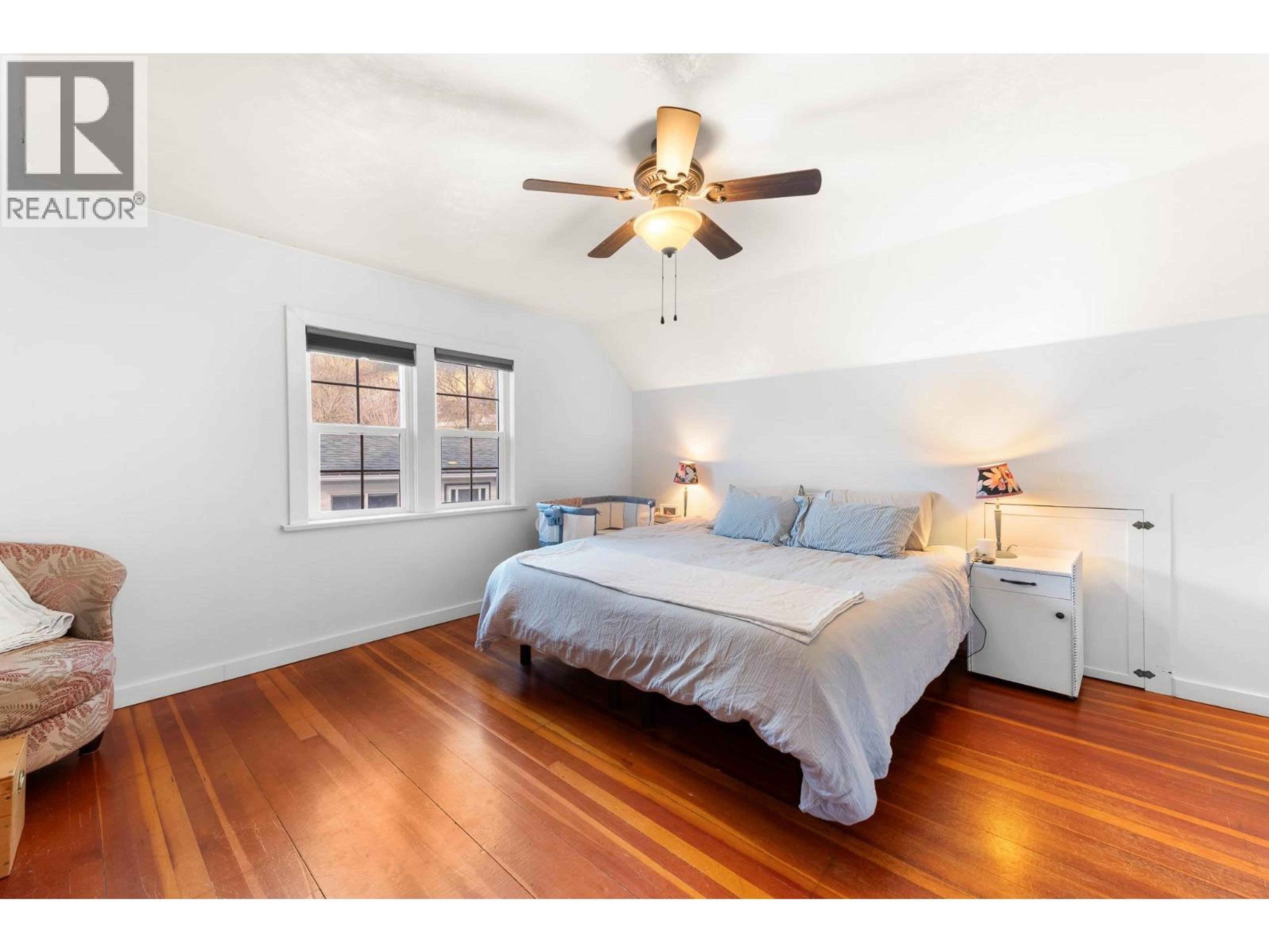 306 10TH AVENUE N - 18