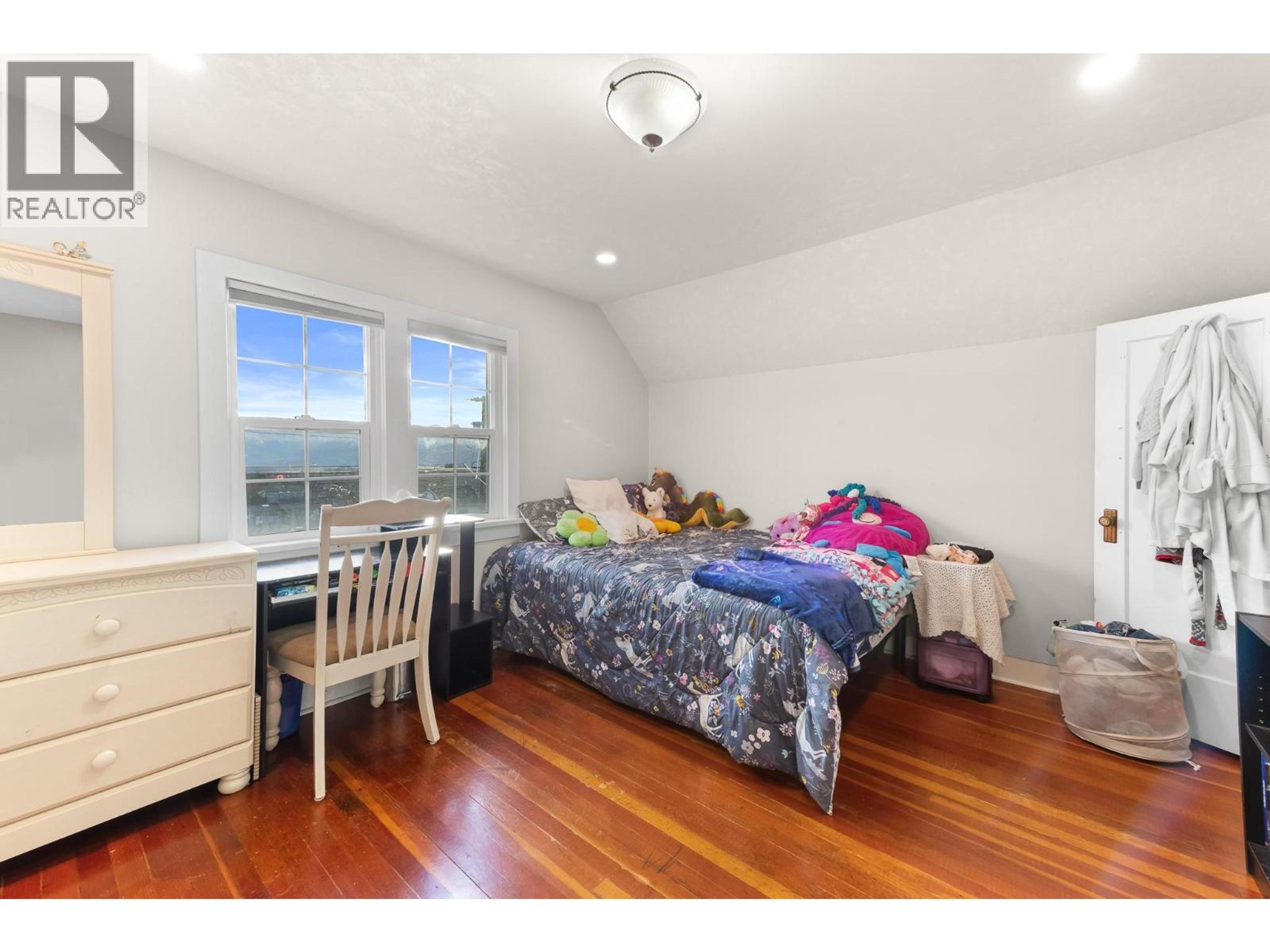 306 10TH AVENUE N - 20